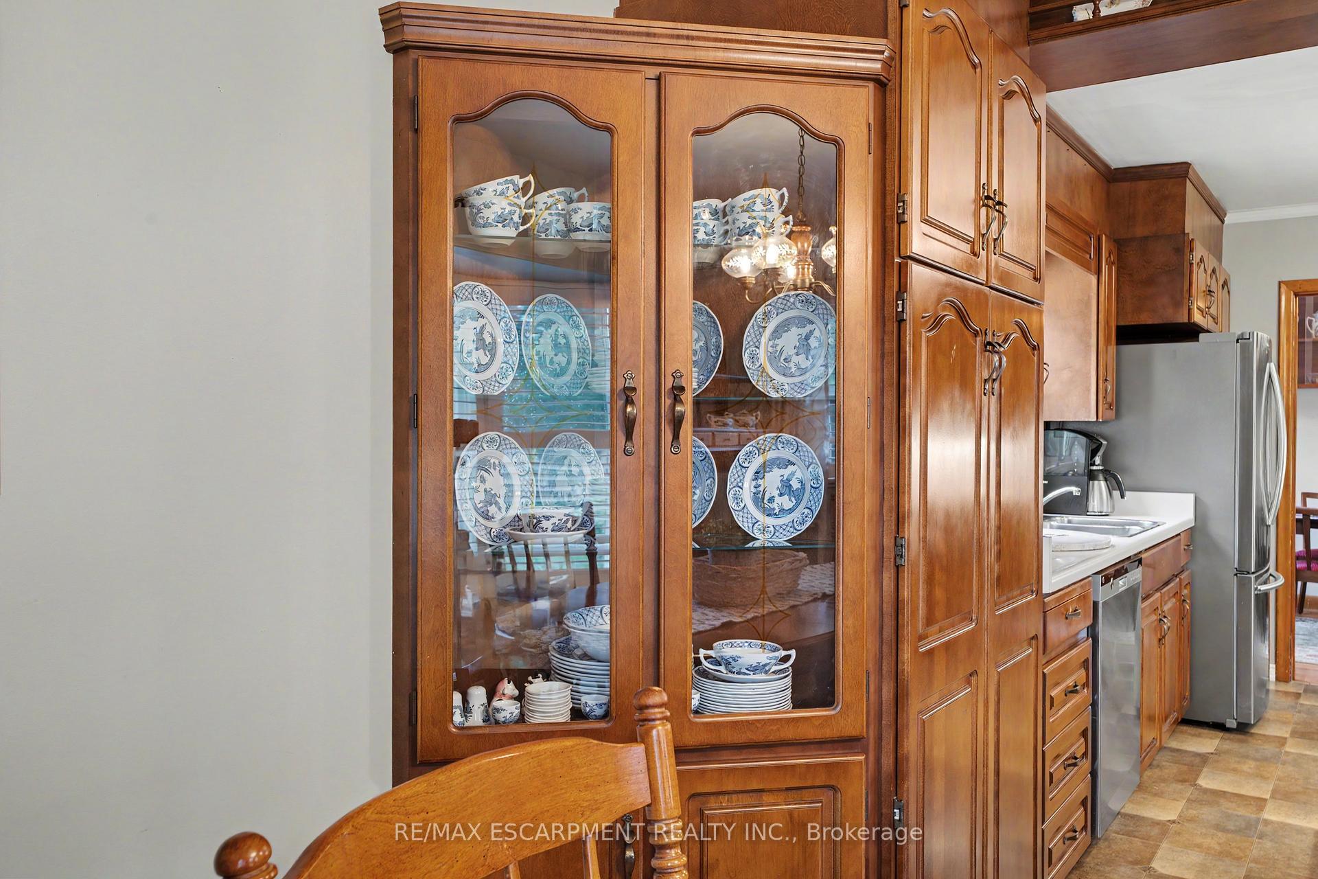 Photo 17 of 11 Miller Drive, Hamilton, Ancaster — HOMEH