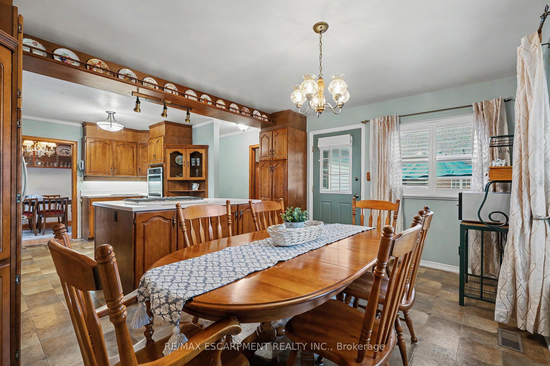 Photo 18 of 11 Miller Drive, Hamilton, Ancaster — HOMEH