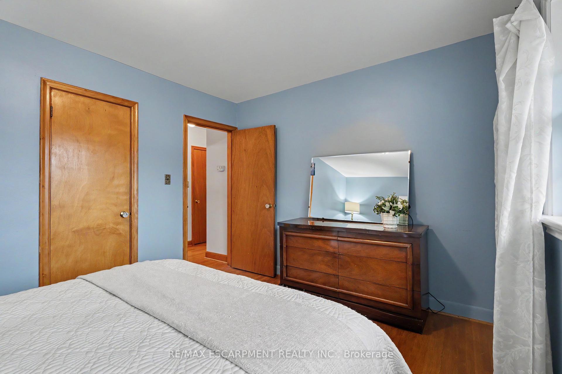 Photo 20 of 11 Miller Drive, Hamilton, Ancaster — HOMEH