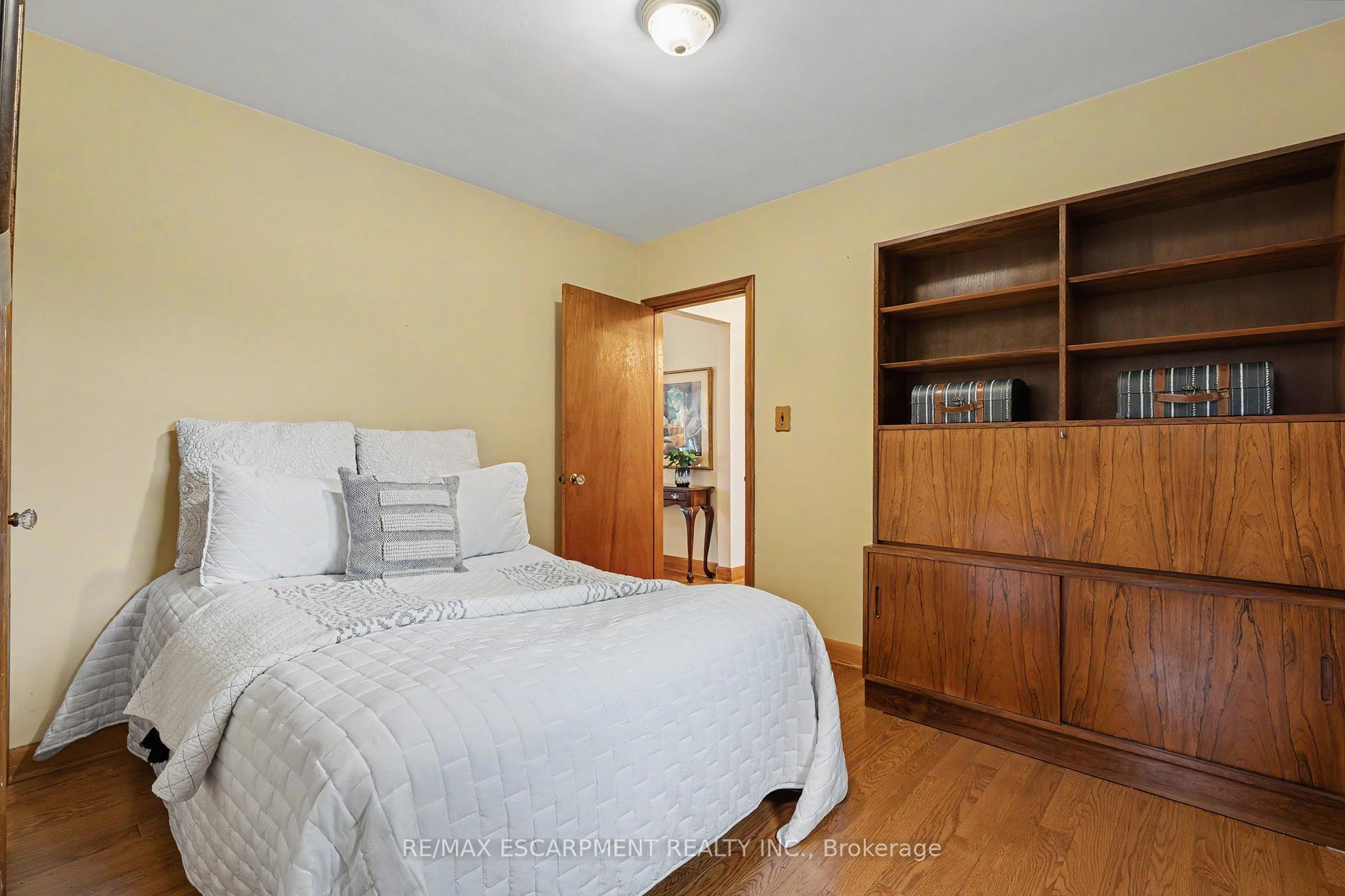 Photo 21 of 11 Miller Drive, Hamilton, Ancaster — HOMEH