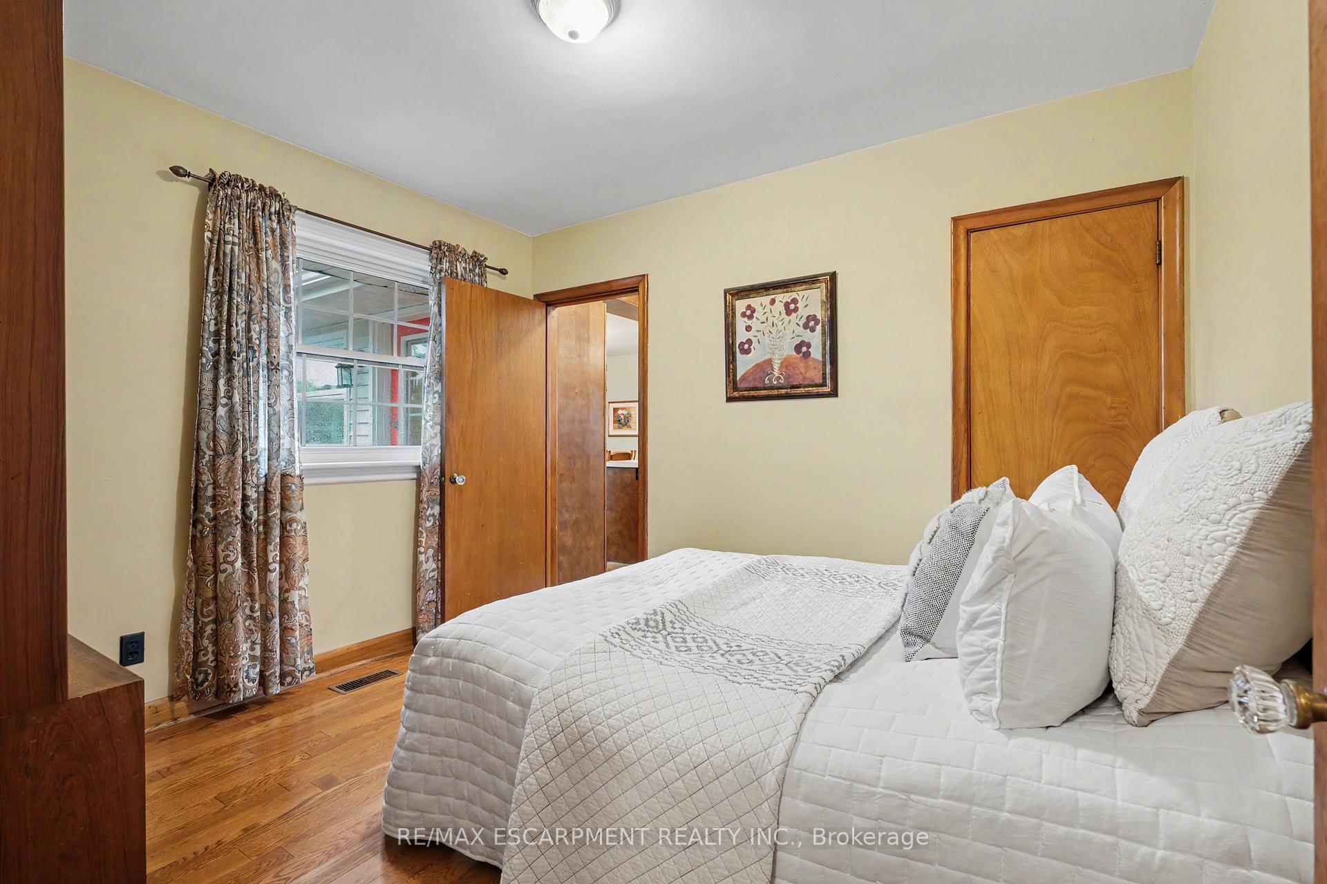 Photo 22 of 11 Miller Drive, Hamilton, Ancaster — HOMEH