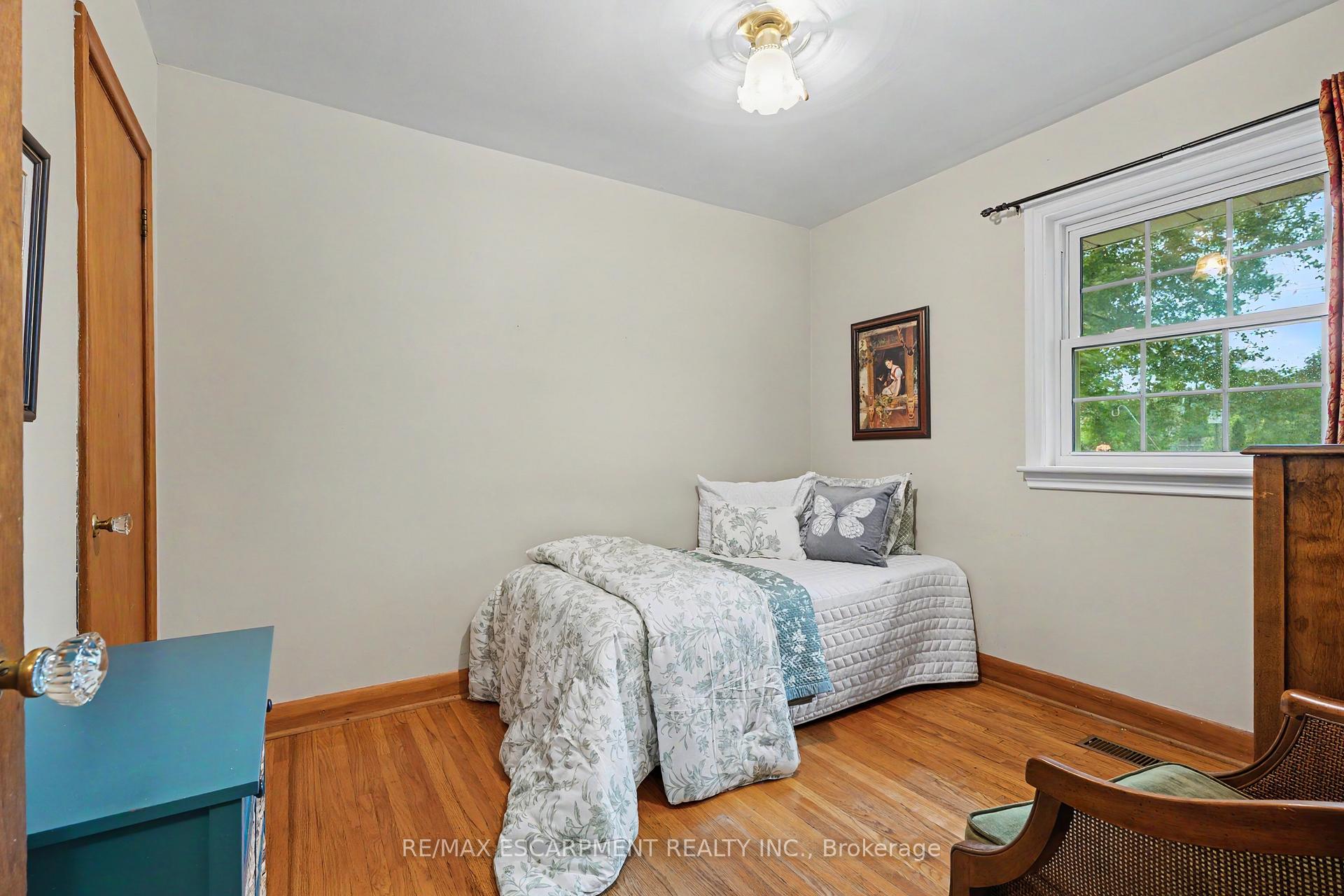 Photo 23 of 11 Miller Drive, Hamilton, Ancaster — HOMEH