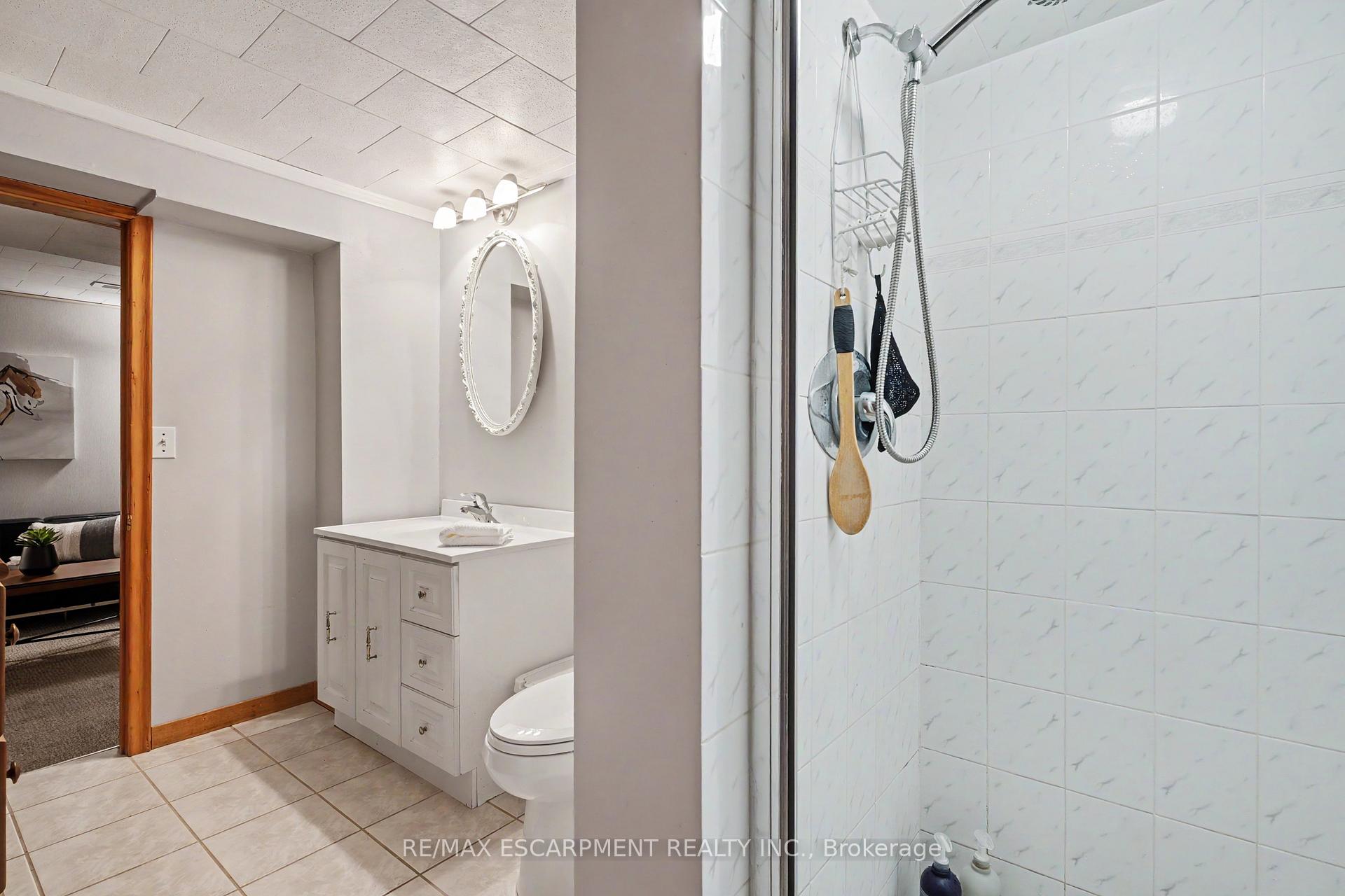 Photo 32 of 11 Miller Drive, Hamilton, Ancaster — HOMEH