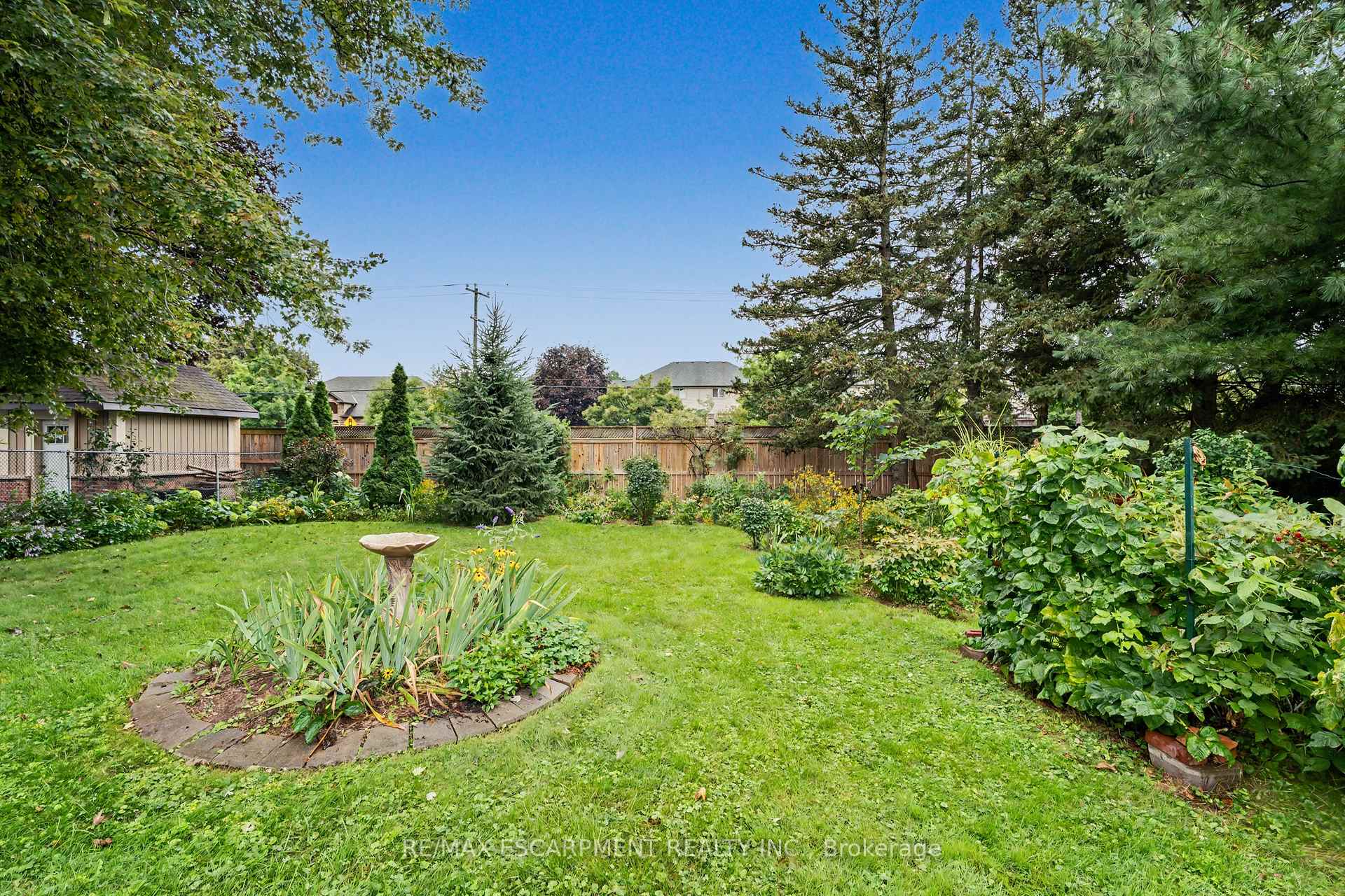 Photo 35 of 11 Miller Drive, Hamilton, Ancaster — HOMEH
