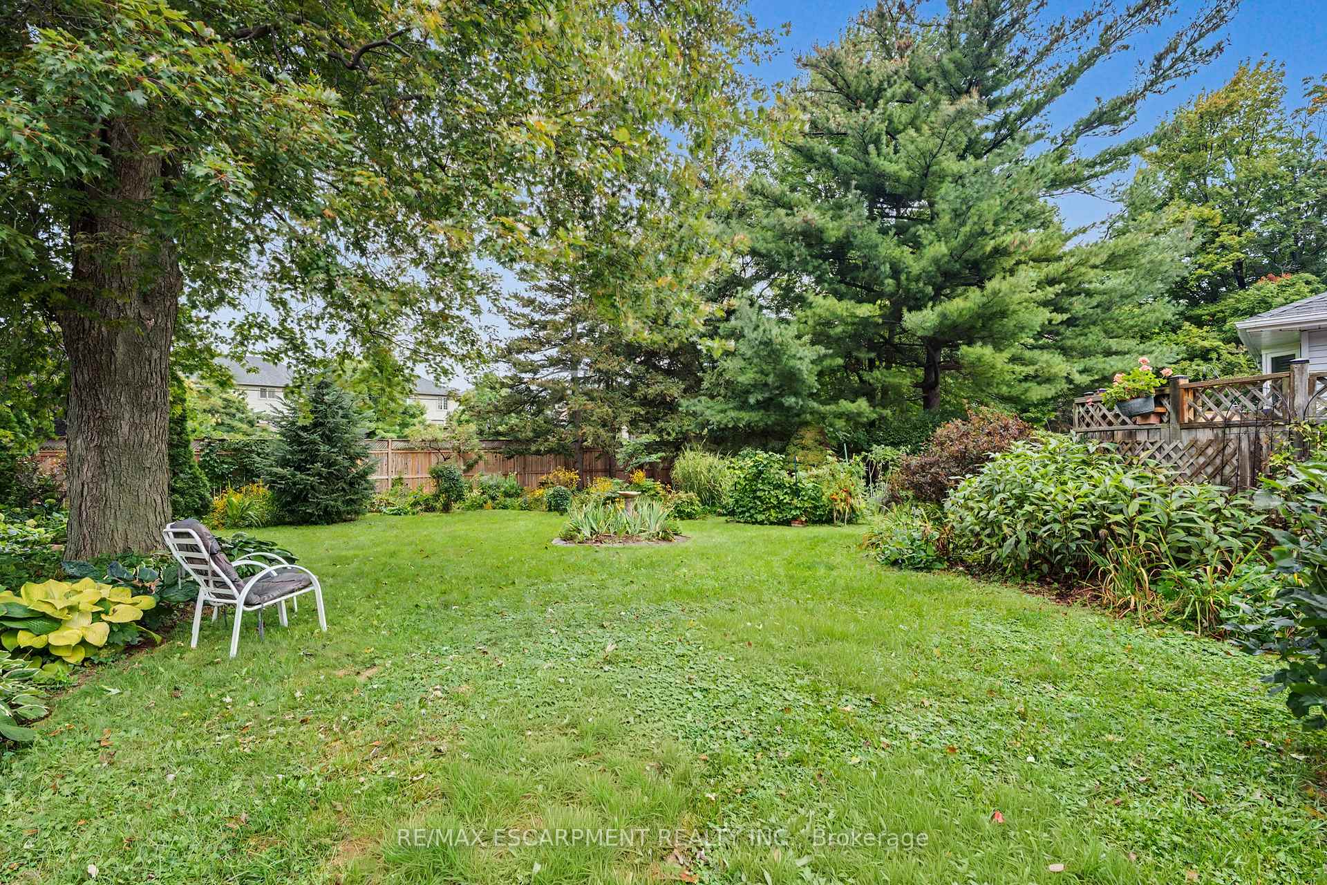 Photo 36 of 11 Miller Drive, Hamilton, Ancaster — HOMEH