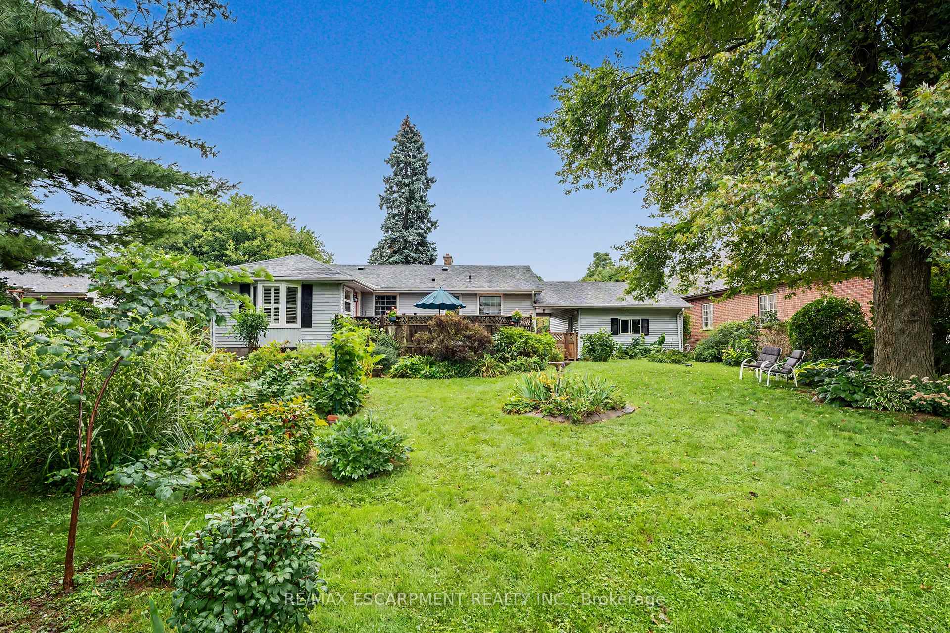 Photo 37 of 11 Miller Drive, Hamilton, Ancaster — HOMEH