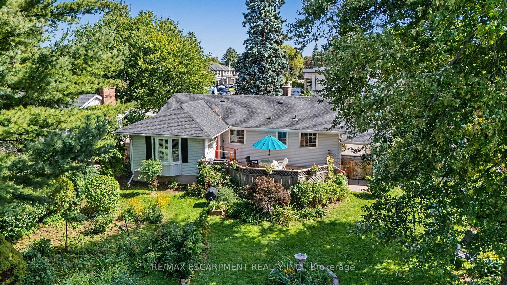 Photo 41 of 11 Miller Drive, Hamilton, Ancaster — HOMEH
