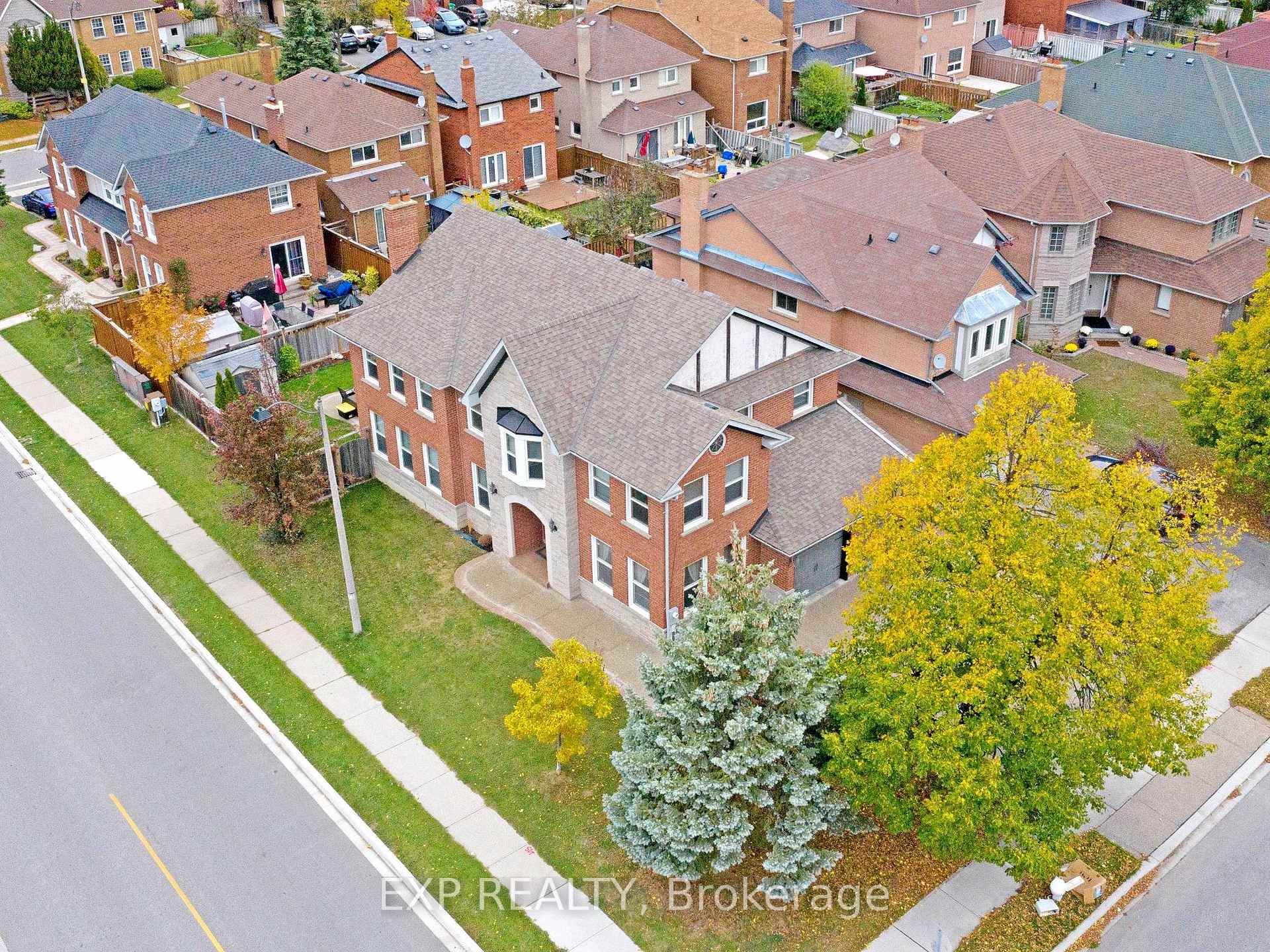 Photo 2 of 41 Bobcat Street, Brampton, Sandringham-Wellington — HOMEH
