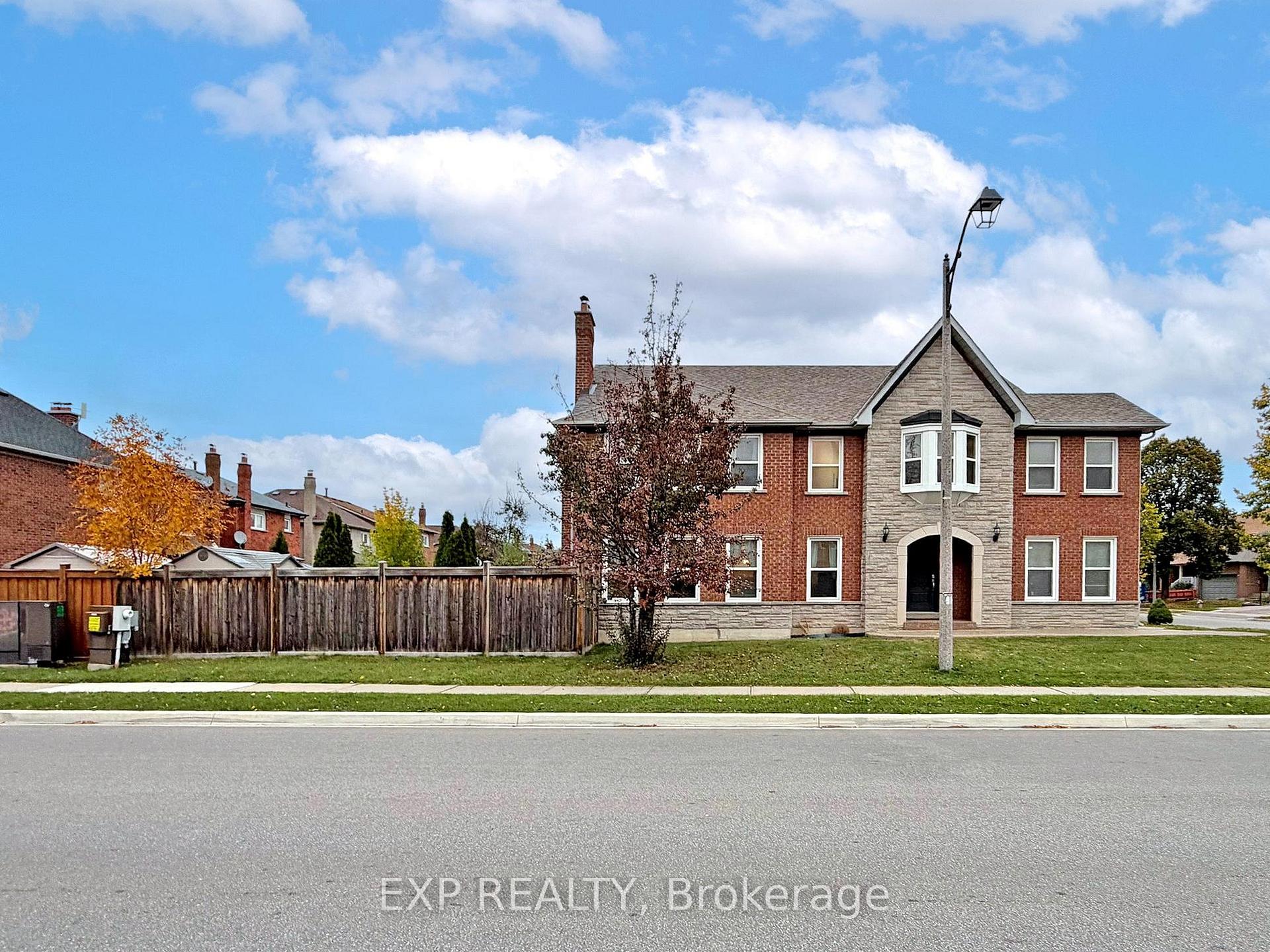 Photo 3 of 41 Bobcat Street, Brampton, Sandringham-Wellington — HOMEH