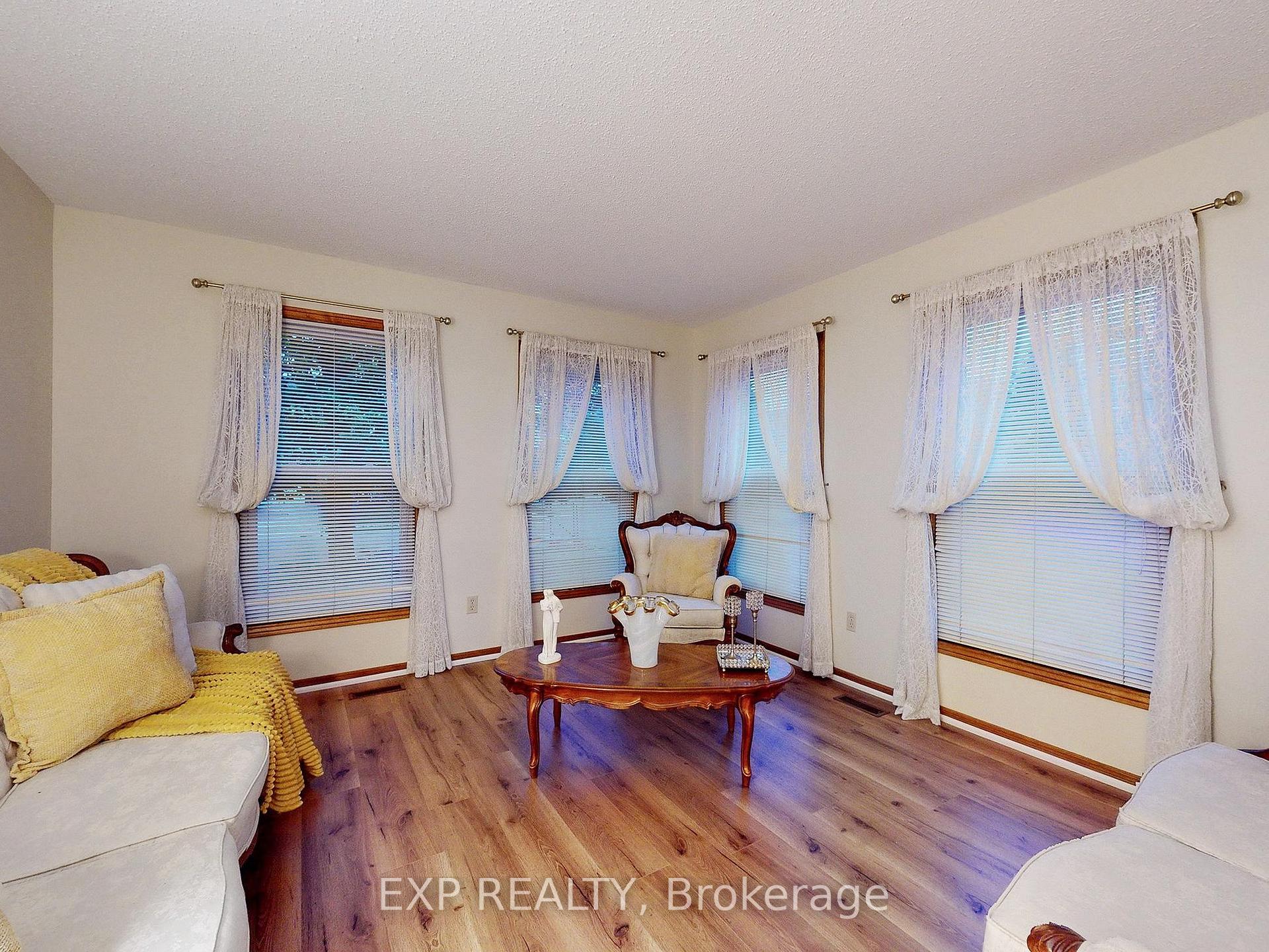 Photo 4 of 41 Bobcat Street, Brampton, Sandringham-Wellington — HOMEH