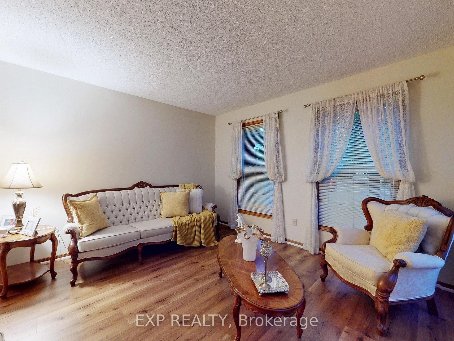 Photo 5 of 41 Bobcat Street, Brampton, Sandringham-Wellington — HOMEH