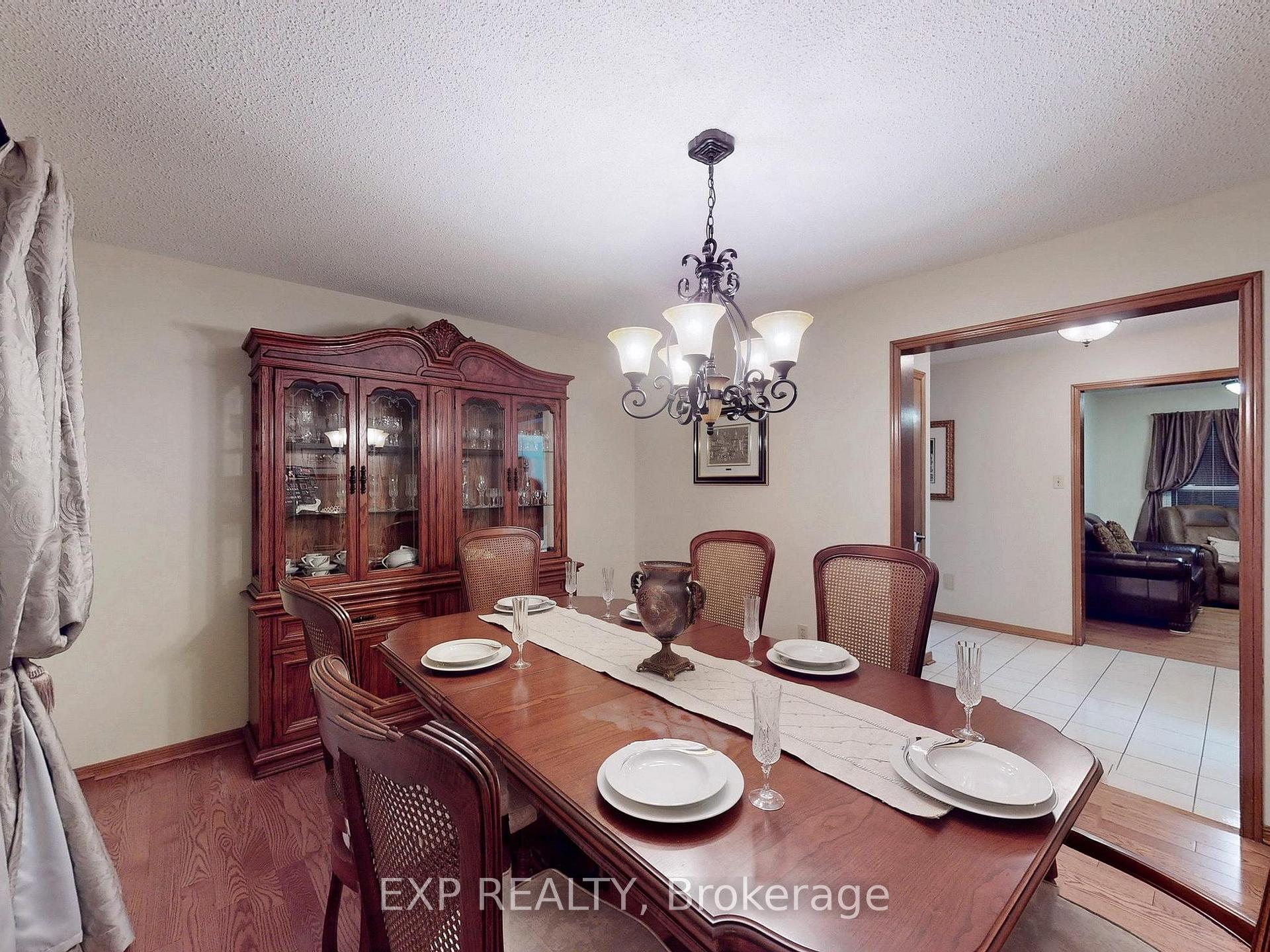 Photo 8 of 41 Bobcat Street, Brampton, Sandringham-Wellington — HOMEH