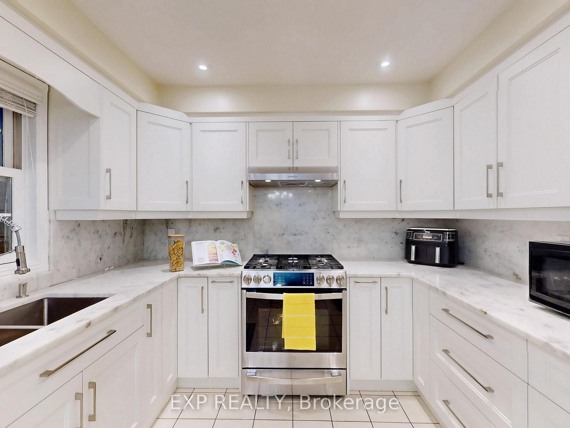 Photo 13 of 41 Bobcat Street, Brampton, Sandringham-Wellington — HOMEH