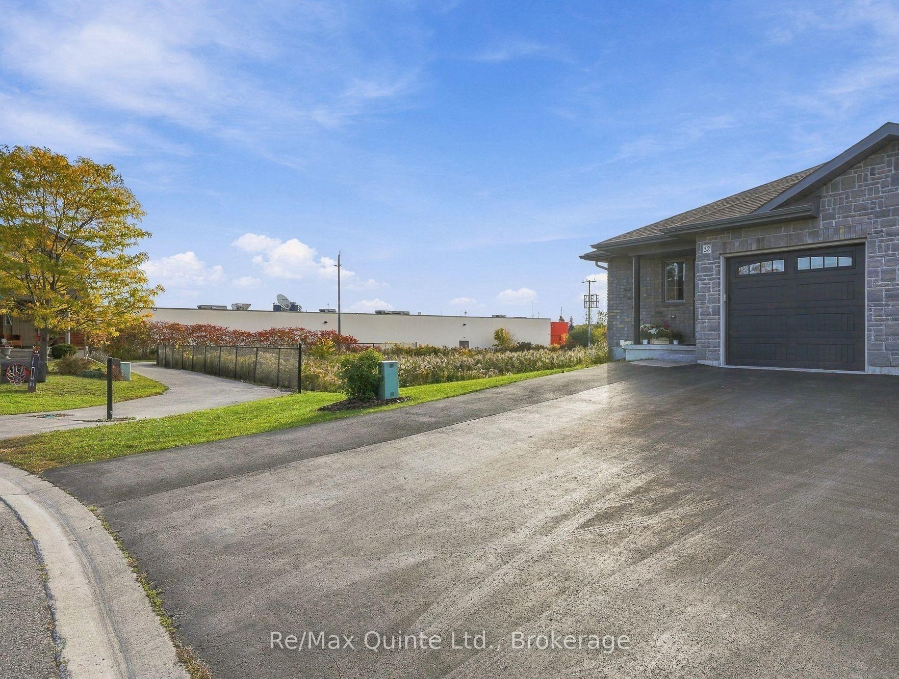 Photo 4 of 32 Cortland Crescent, Quinte West, Murray Ward — HOMEH