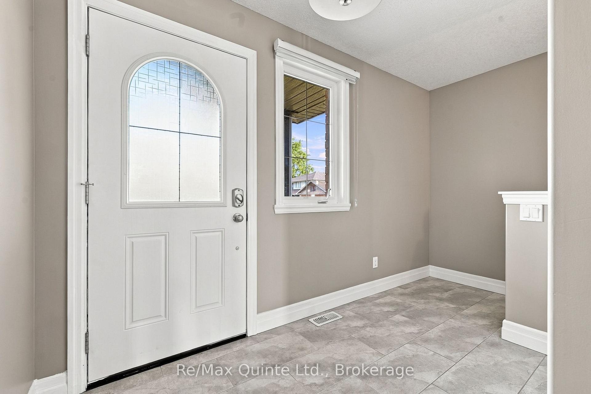 Photo 10 of 32 Cortland Crescent, Quinte West, Murray Ward — HOMEH