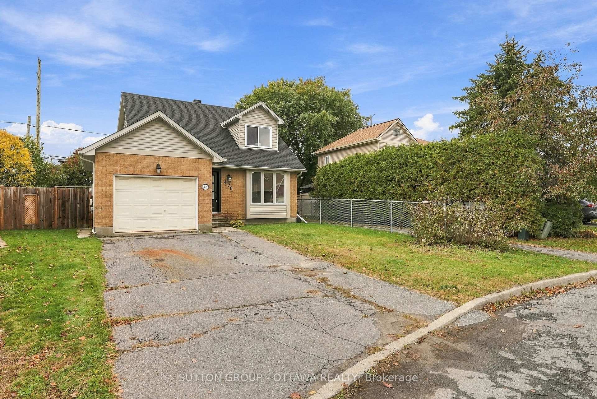 Photo 3 of 476 Rougemount Crescent, Ottawa, Fallingbrook/Gardenway South — HOMEH