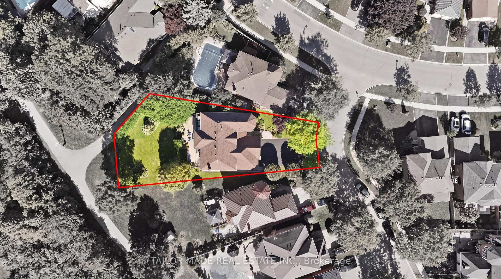 Photo 3 of 52 Casper Crescent, Brampton, Fletcher's Creek South — HOMEH