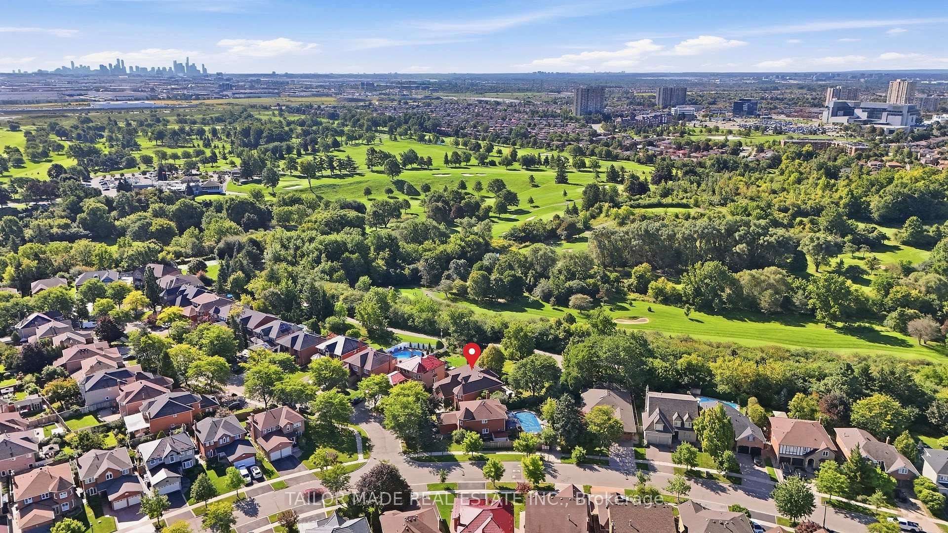 Photo 4 of 52 Casper Crescent, Brampton, Fletcher's Creek South — HOMEH