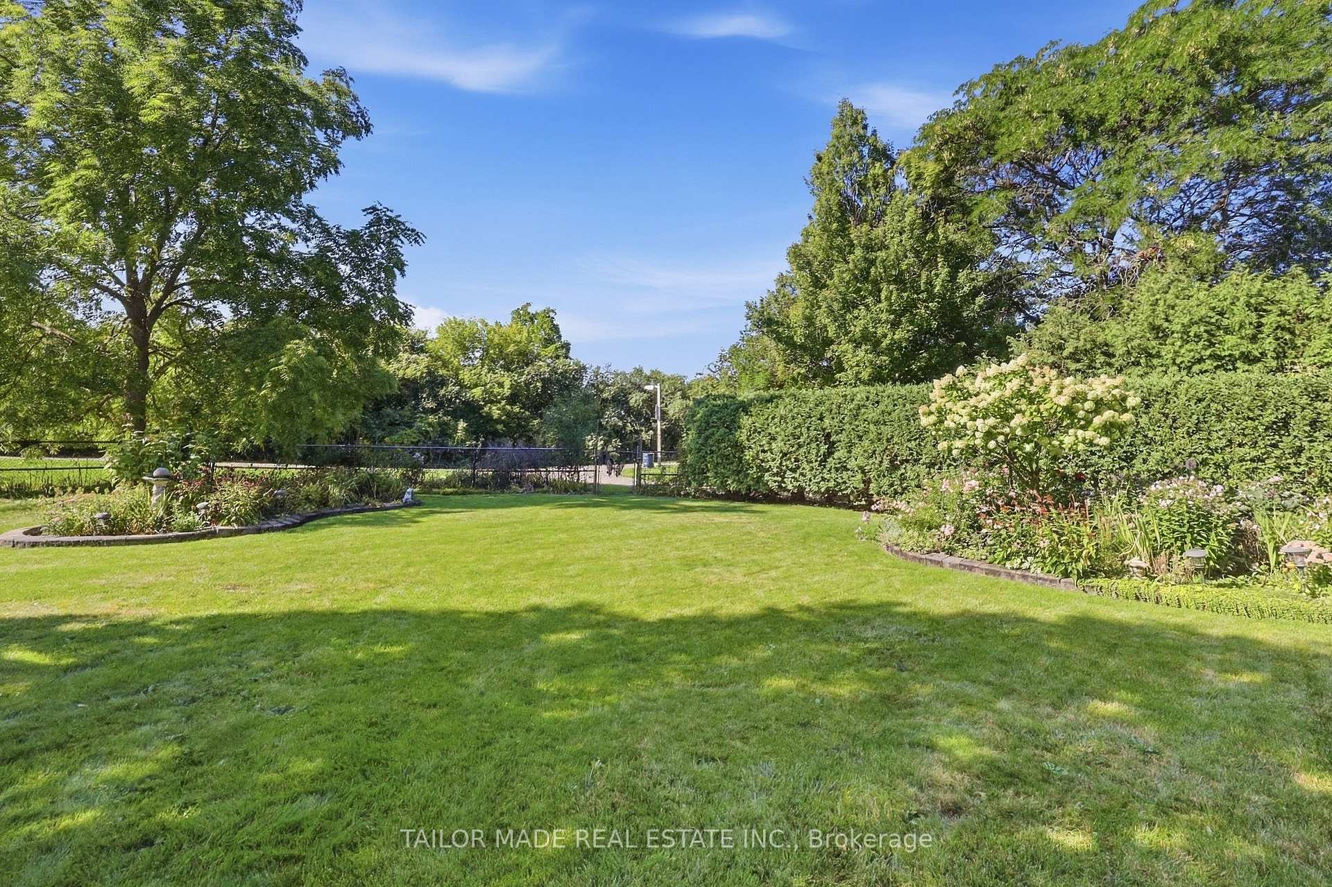 Photo 6 of 52 Casper Crescent, Brampton, Fletcher's Creek South — HOMEH