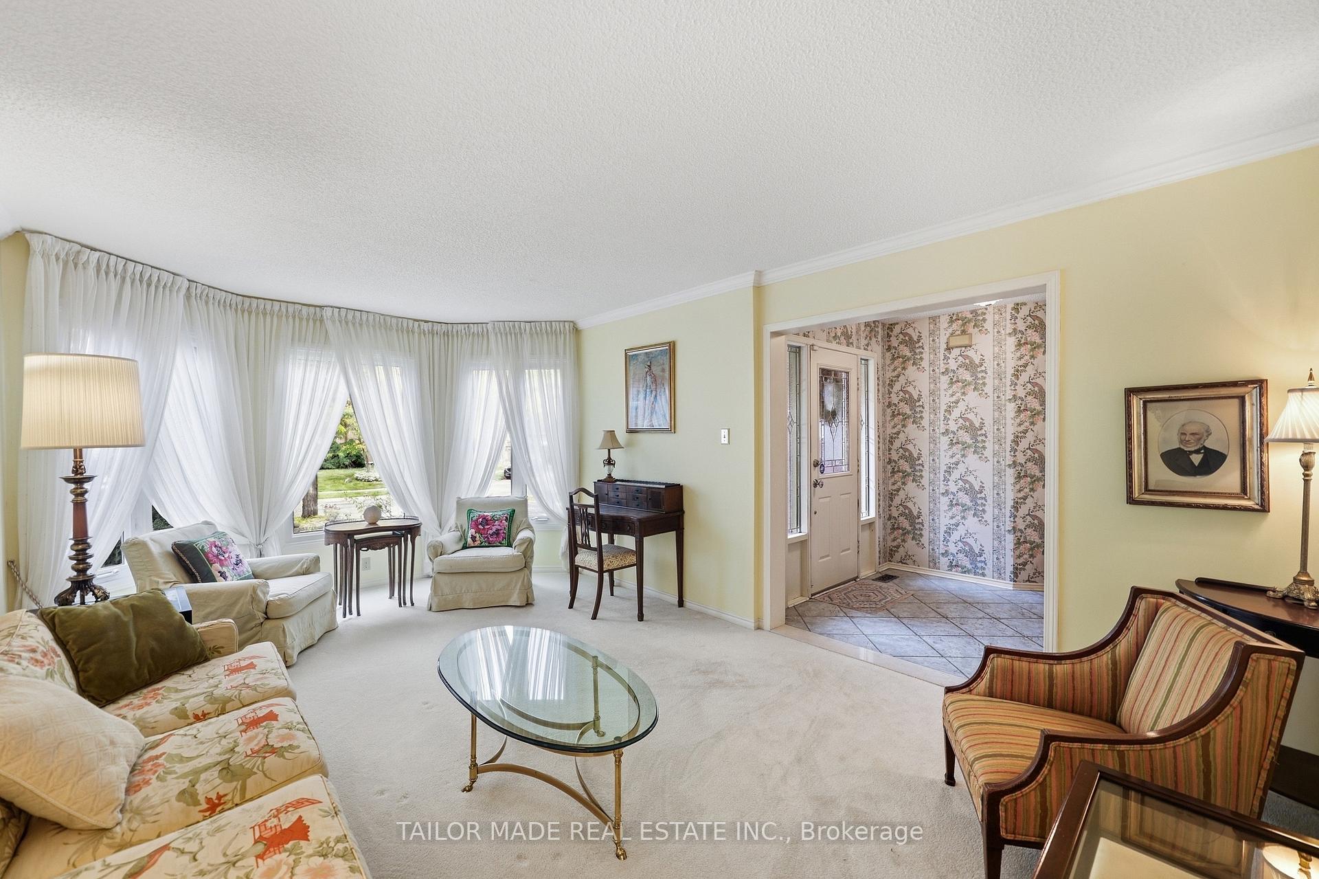 Photo 11 of 52 Casper Crescent, Brampton, Fletcher's Creek South — HOMEH
