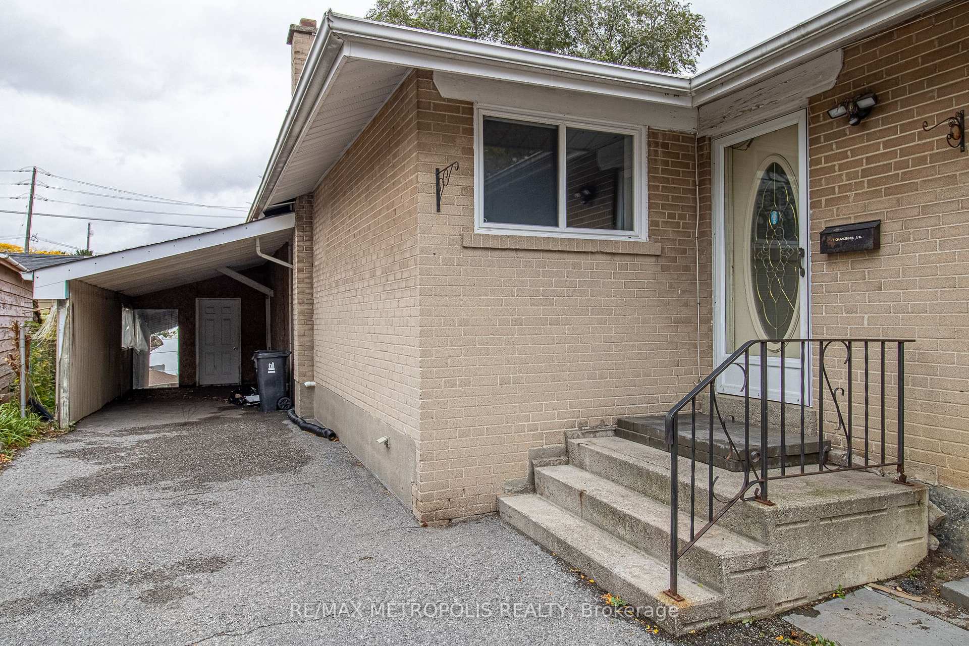 Photo 2 of Unit Upper, 57 Chancellor Drive, Scarborough, Woburn — HOMEH
