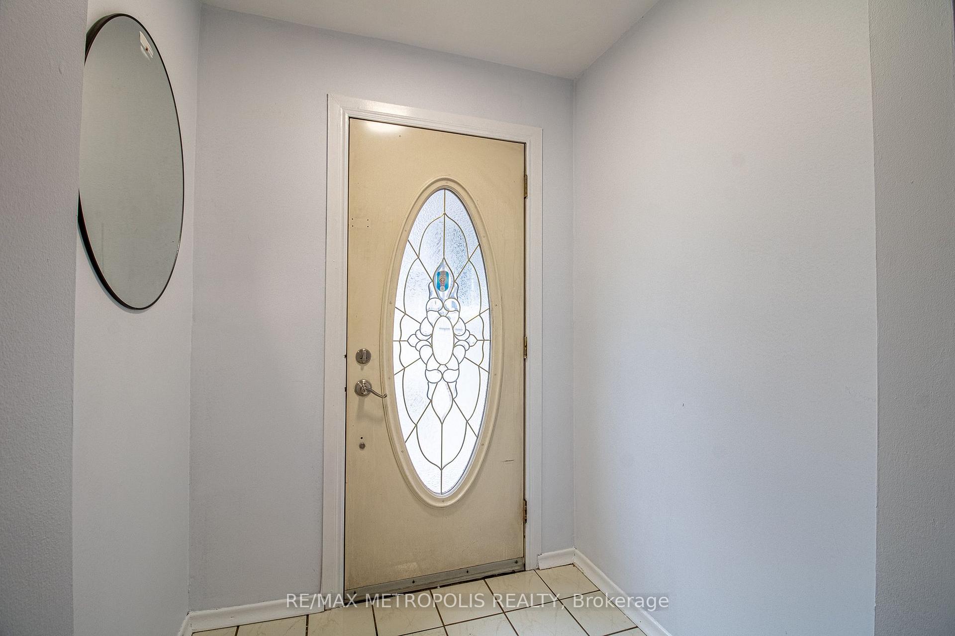 Photo 3 of Unit Upper, 57 Chancellor Drive, Scarborough, Woburn — HOMEH
