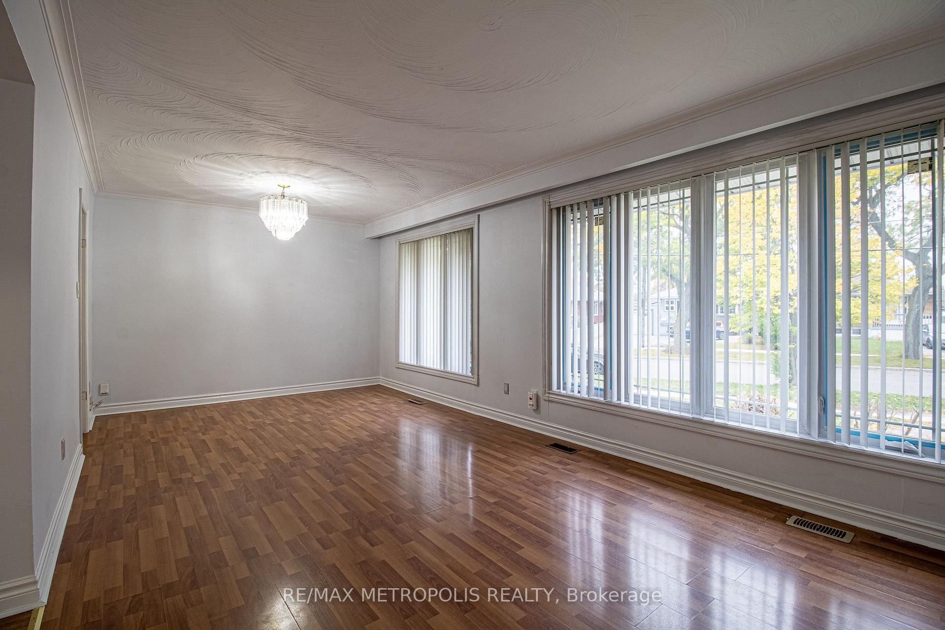 Photo 4 of Unit Upper, 57 Chancellor Drive, Scarborough, Woburn — HOMEH