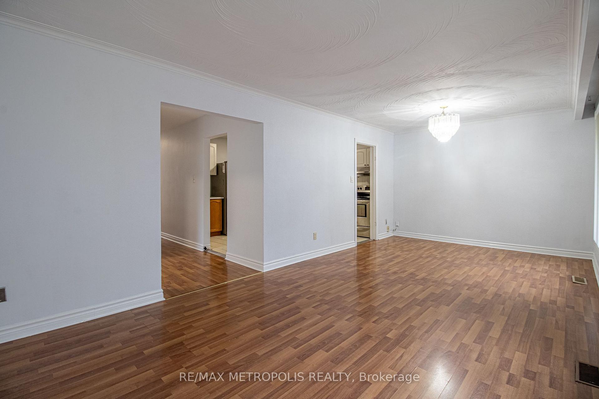 Photo 5 of Unit Upper, 57 Chancellor Drive, Scarborough, Woburn — HOMEH