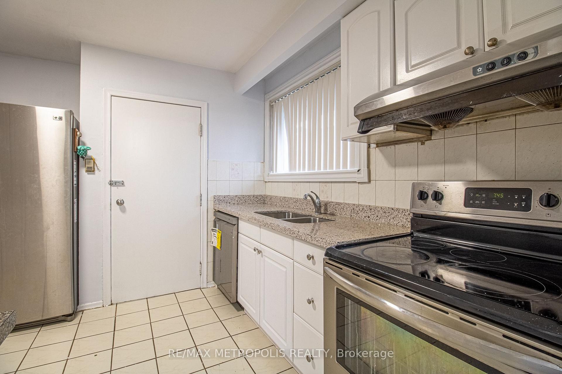 Photo 8 of Unit Upper, 57 Chancellor Drive, Scarborough, Woburn — HOMEH