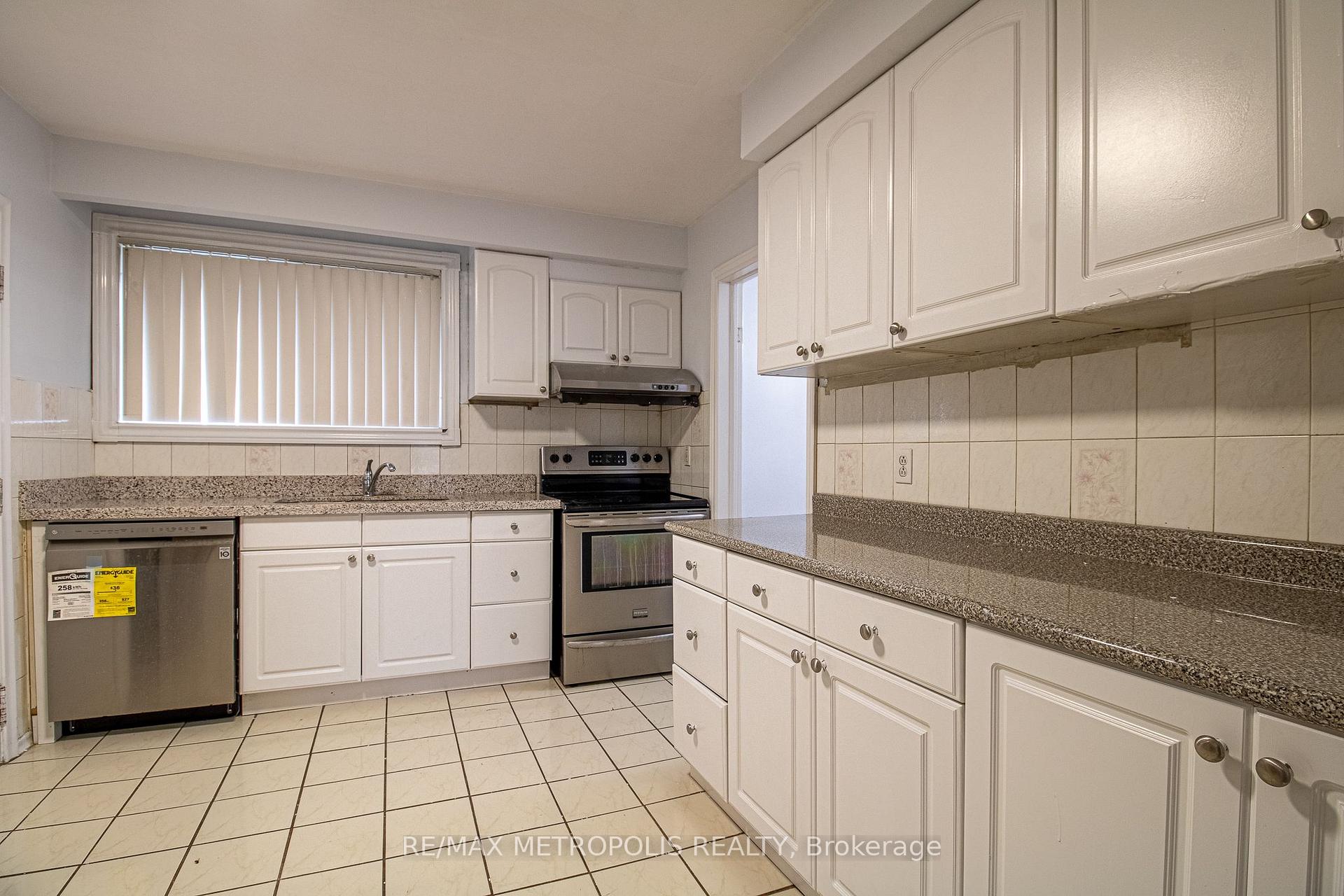Photo 10 of Unit Upper, 57 Chancellor Drive, Scarborough, Woburn — HOMEH