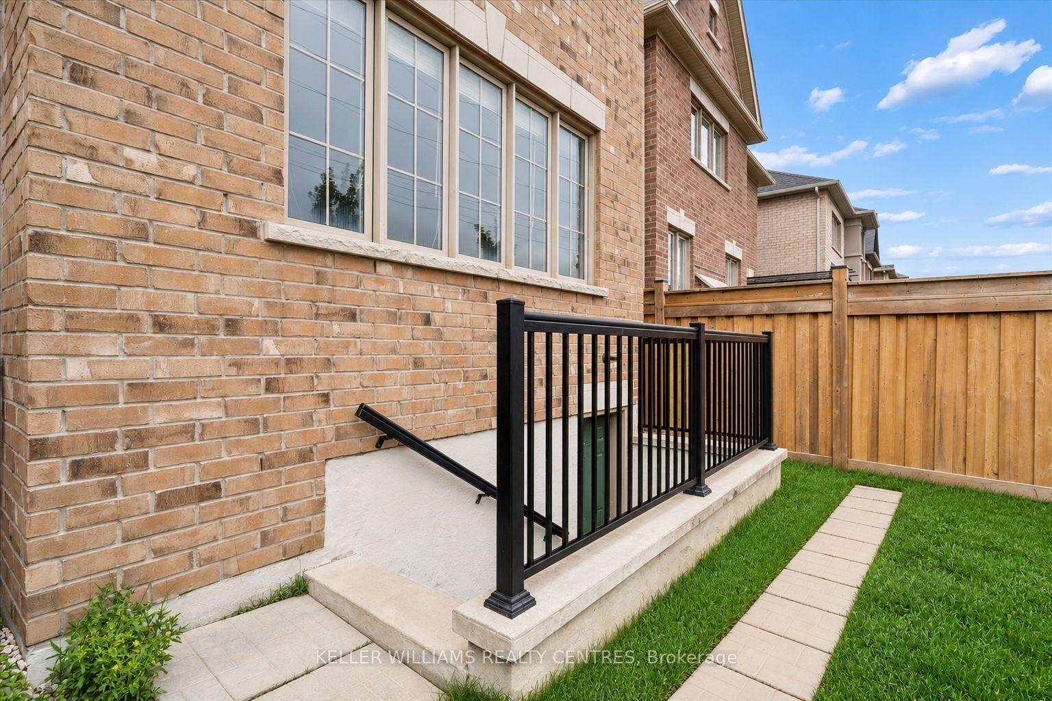 Photo 19 of 668 McGregor Farm Trail, Newmarket, Glenway Estates — HOMEH