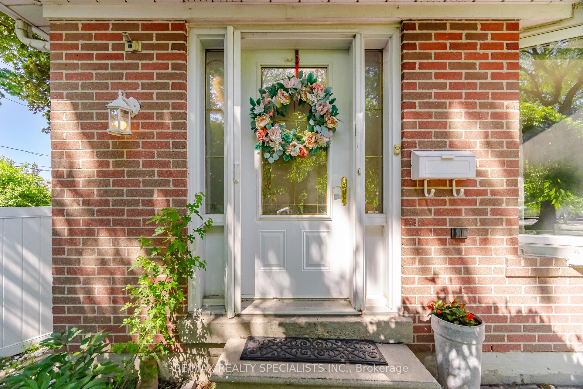 Photo 4 of 3673 Fieldgate Drive, Mississauga, Applewood — HOMEH