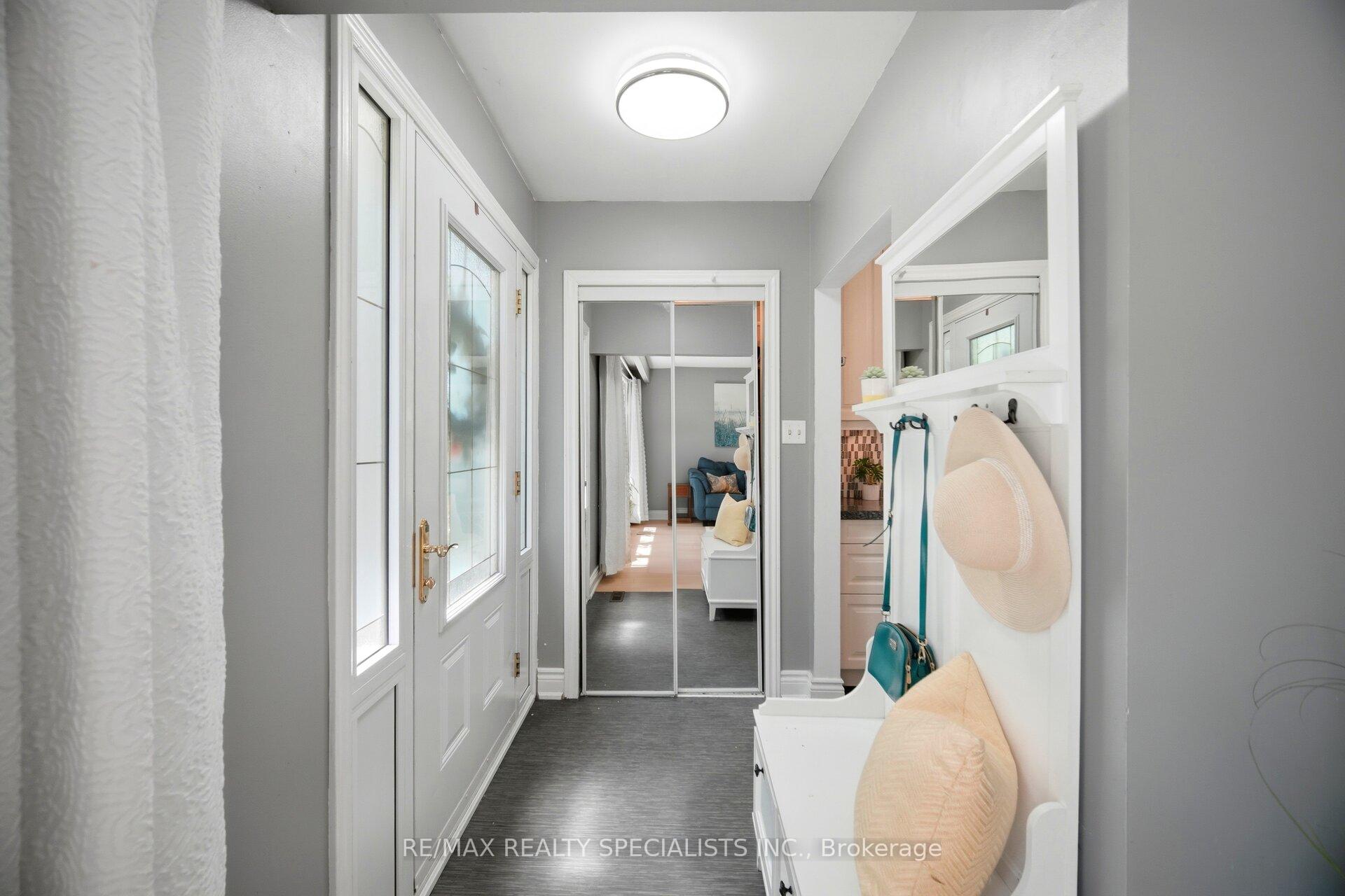 Photo 5 of 3673 Fieldgate Drive, Mississauga, Applewood — HOMEH