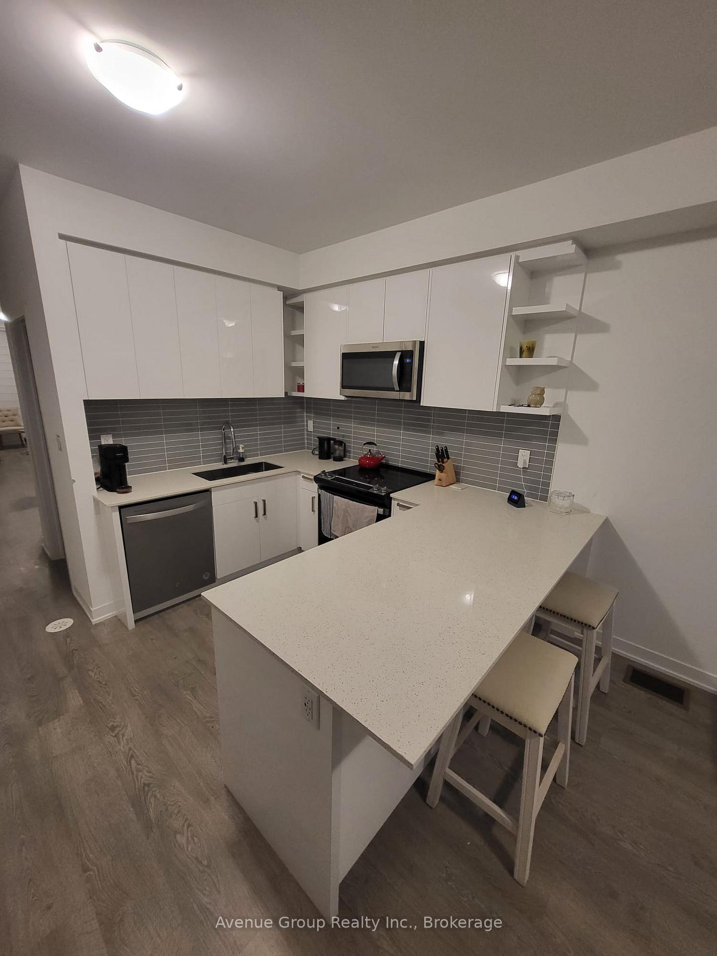 Photo 3 of 60 Hooyo Terrace, Toronto, Englemount-Lawrence — HOMEH