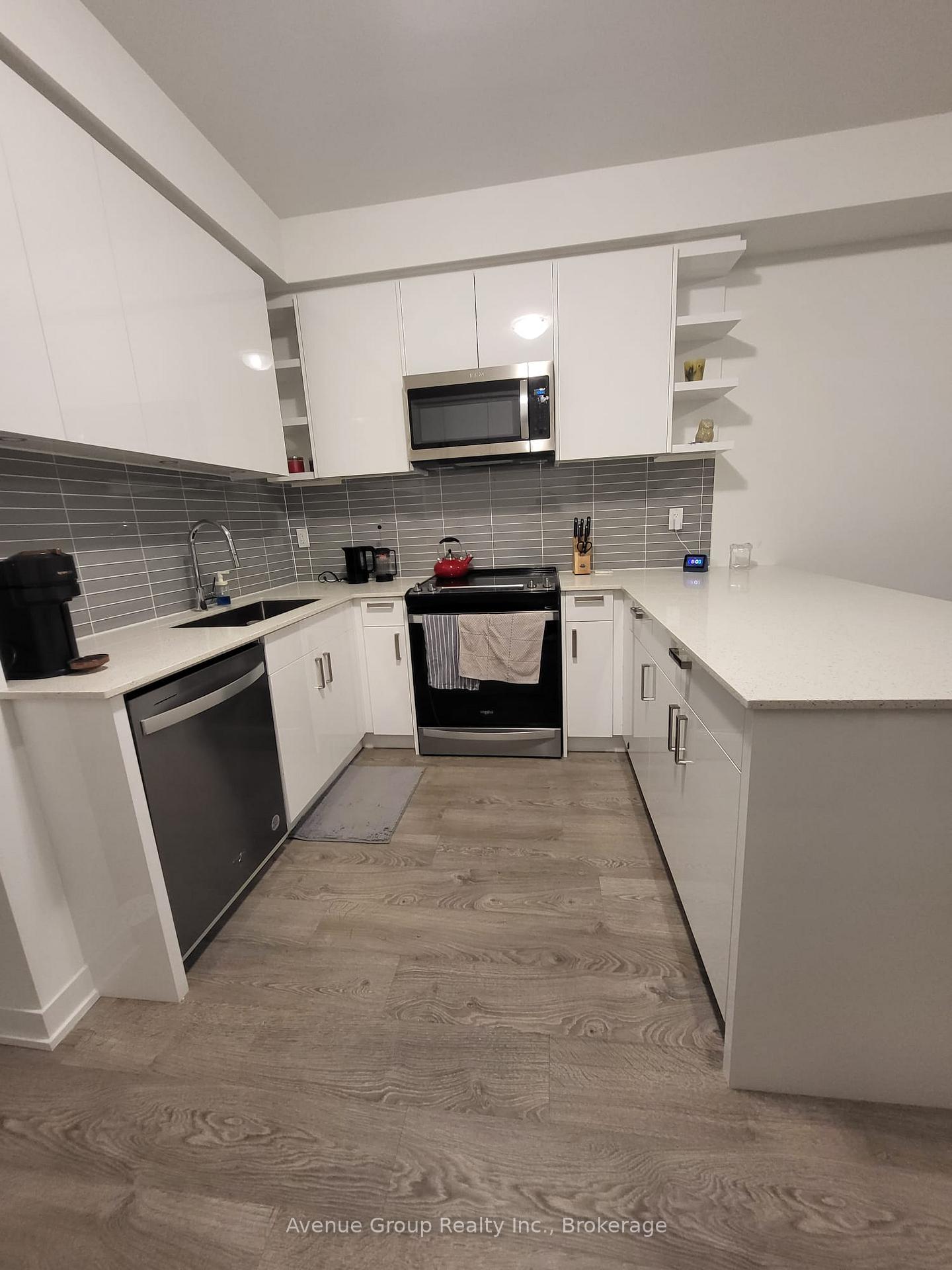Photo 4 of 60 Hooyo Terrace, Toronto, Englemount-Lawrence — HOMEH