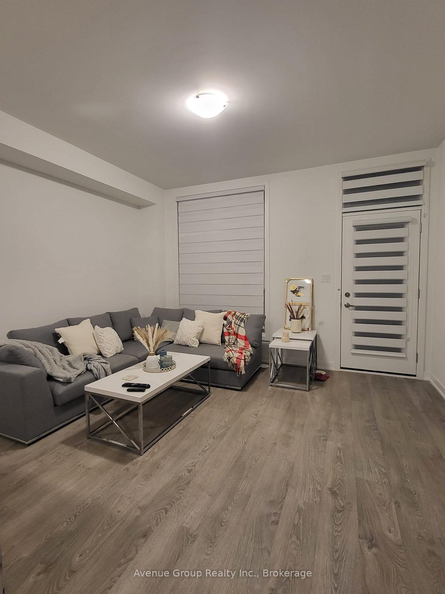 Photo 5 of 60 Hooyo Terrace, Toronto, Englemount-Lawrence — HOMEH