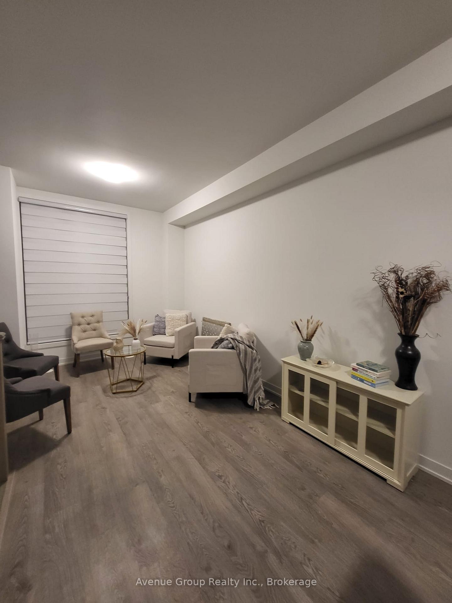 Photo 11 of 60 Hooyo Terrace, Toronto, Englemount-Lawrence — HOMEH