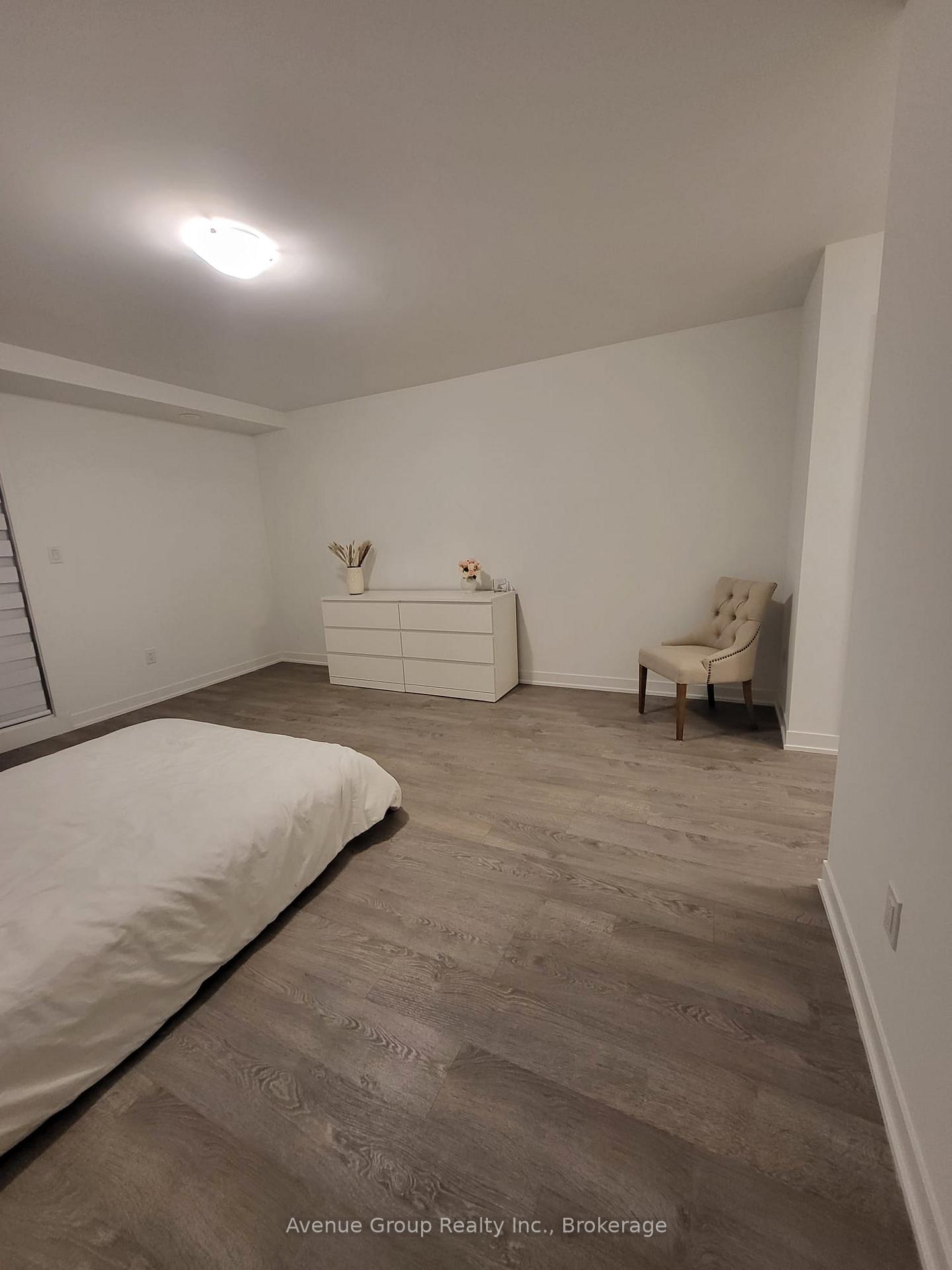 Photo 15 of 60 Hooyo Terrace, Toronto, Englemount-Lawrence — HOMEH