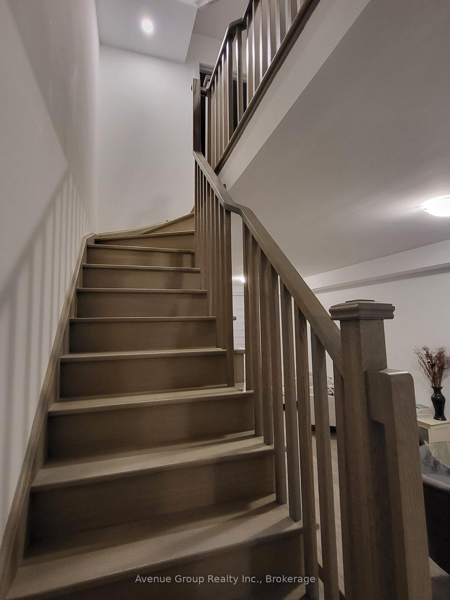 Photo 23 of 60 Hooyo Terrace, Toronto, Englemount-Lawrence — HOMEH