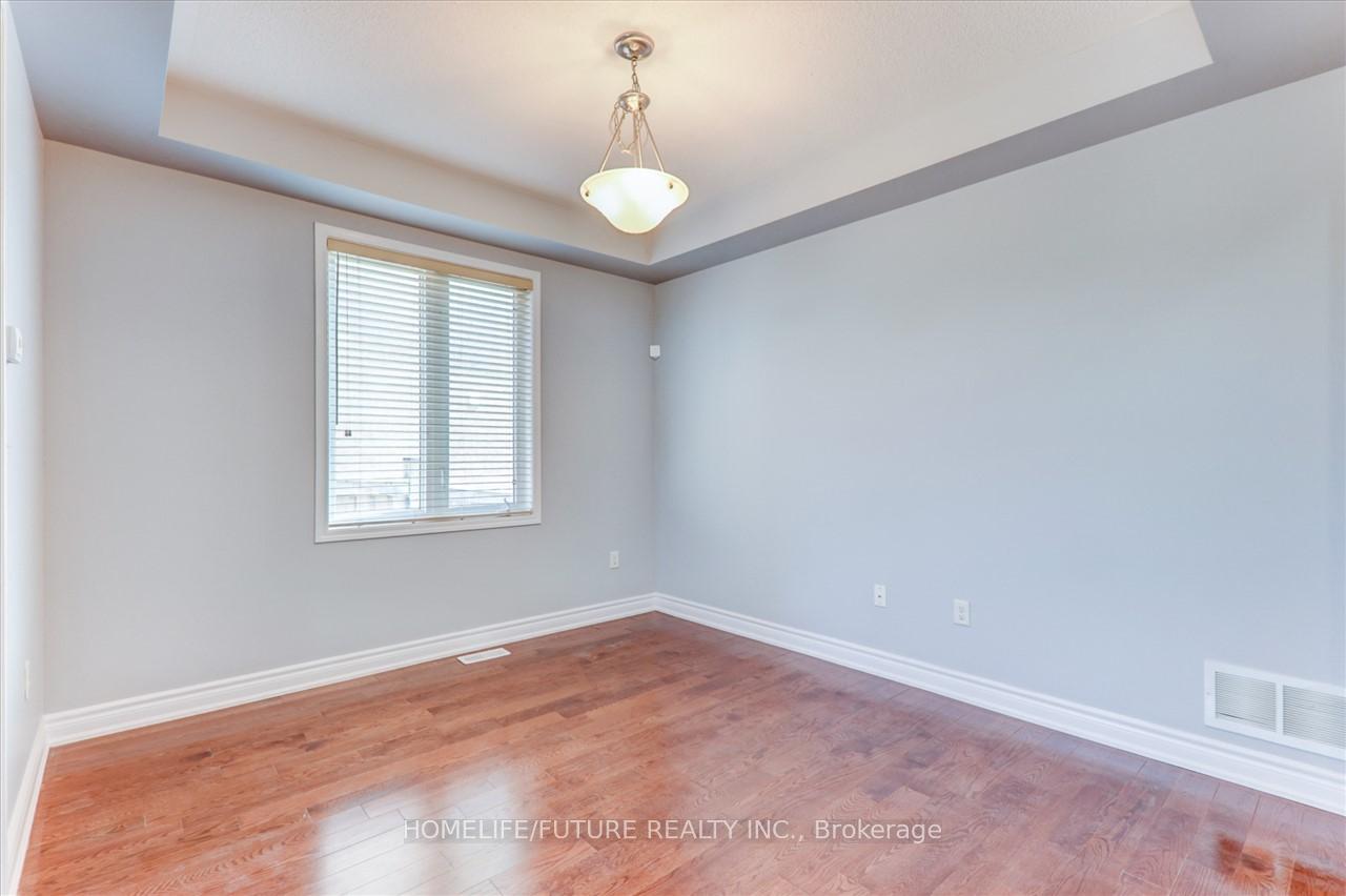 Photo 6 of Unit Main & 2nd, 49 Peppermint Close, Brampton, Bram East — HOMEH