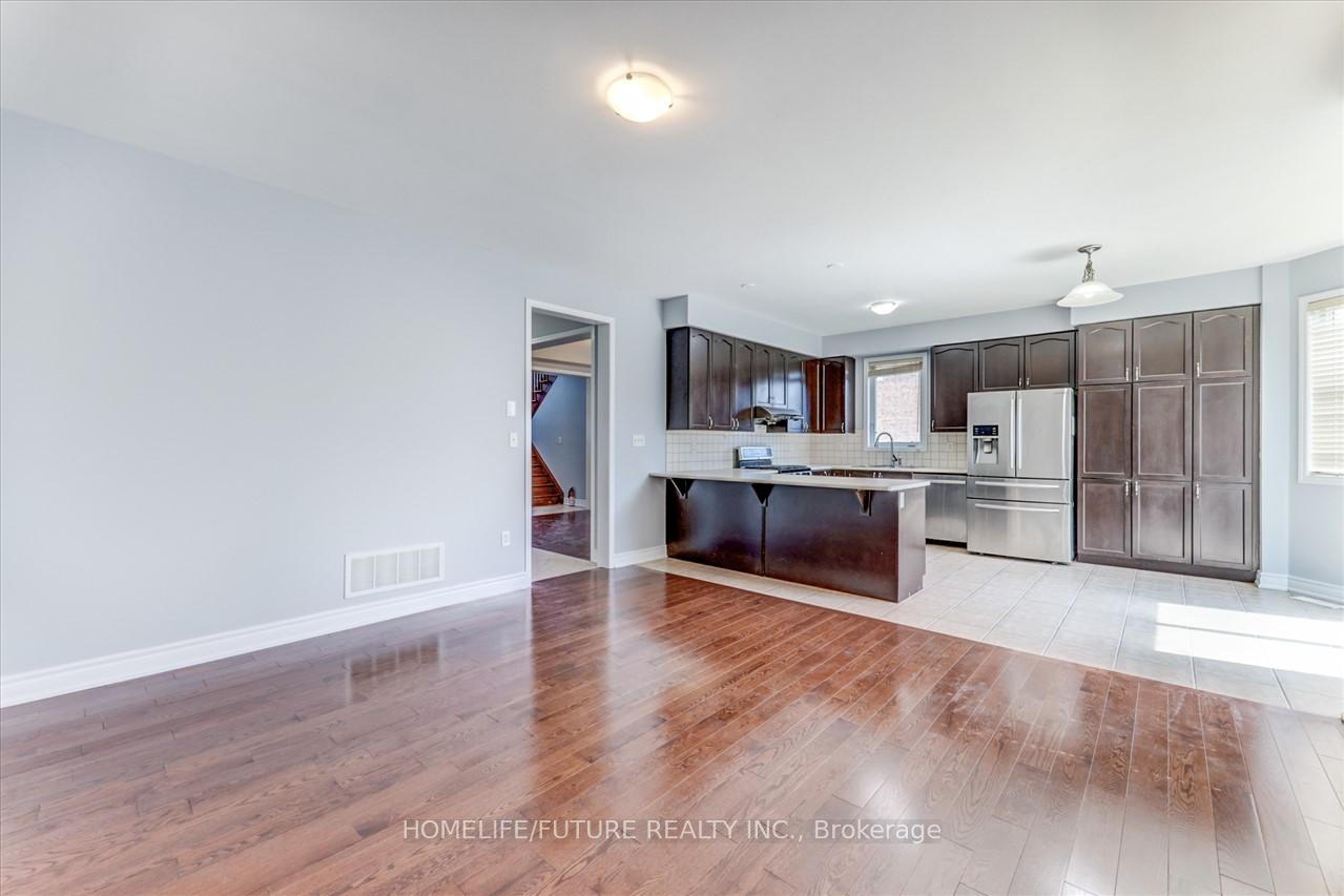 Photo 8 of Unit Main & 2nd, 49 Peppermint Close, Brampton, Bram East — HOMEH