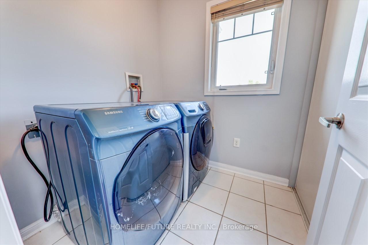 Photo 16 of Unit Main & 2nd, 49 Peppermint Close, Brampton, Bram East — HOMEH