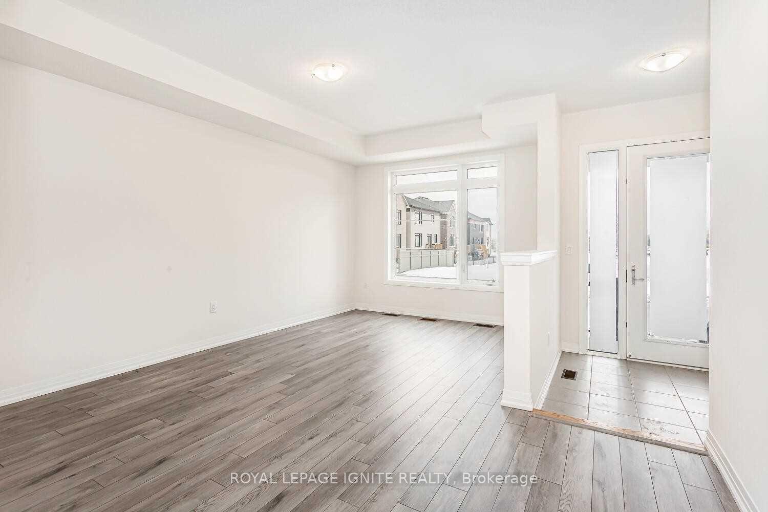 Photo 3 of 44 Skyridge Drive, Brampton, Bram East — HOMEH