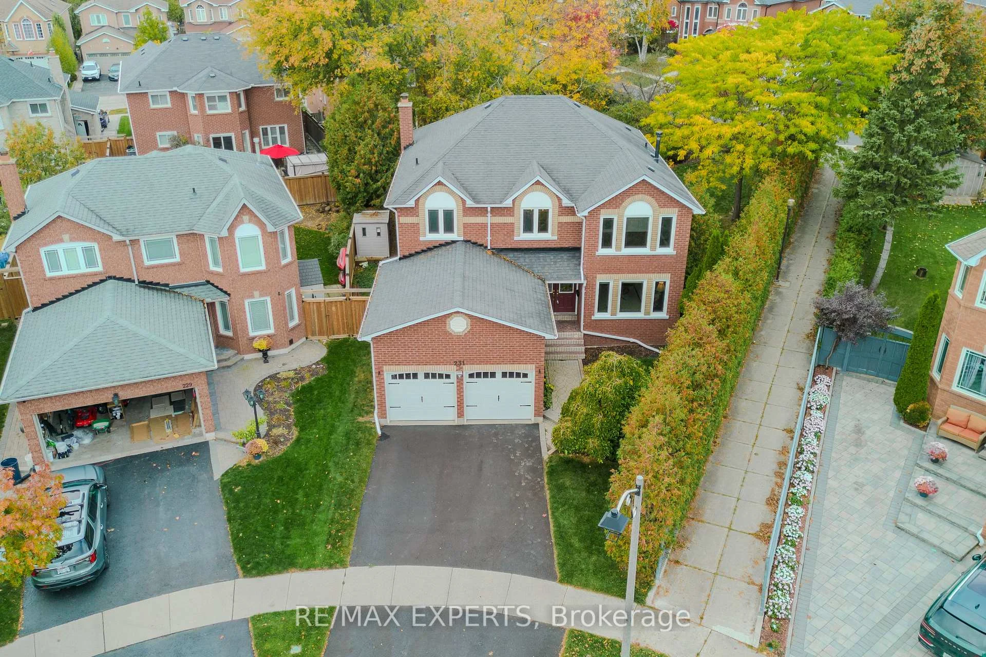 Photo 3 of 231 Mossbrook Square, Pickering, Highbush — HOMEH