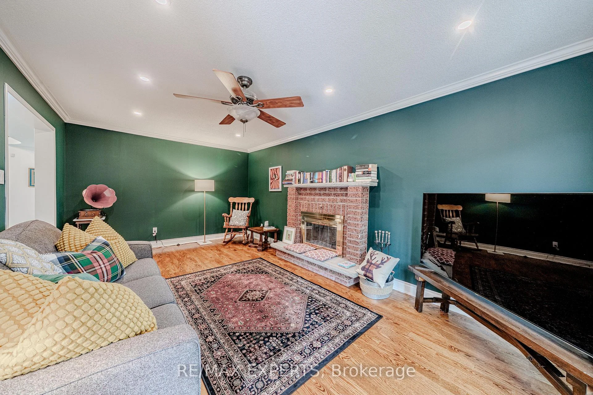 Photo 13 of 231 Mossbrook Square, Pickering, Highbush — HOMEH