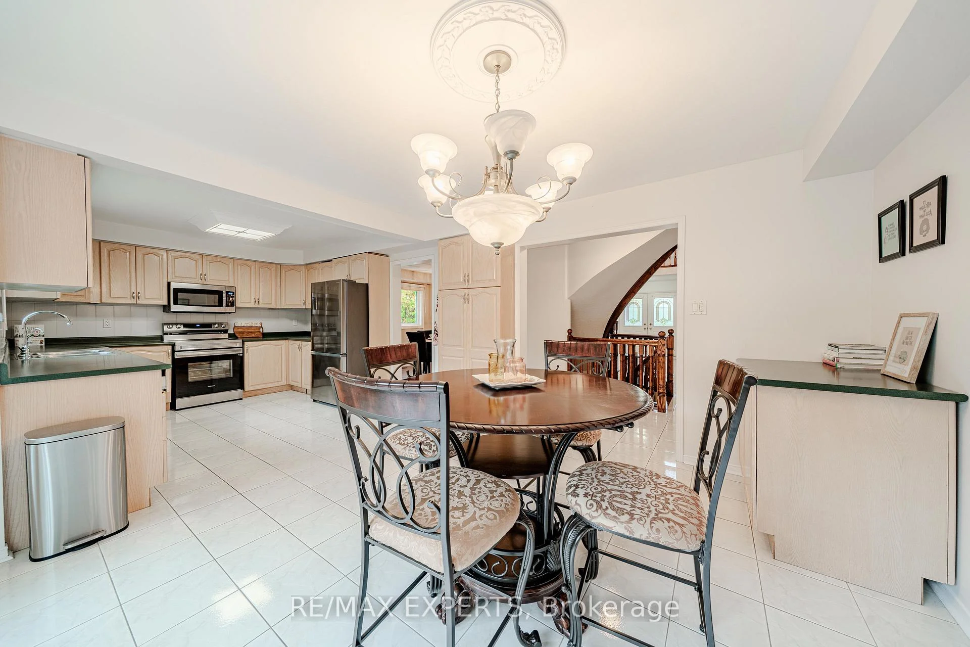 Photo 15 of 231 Mossbrook Square, Pickering, Highbush — HOMEH