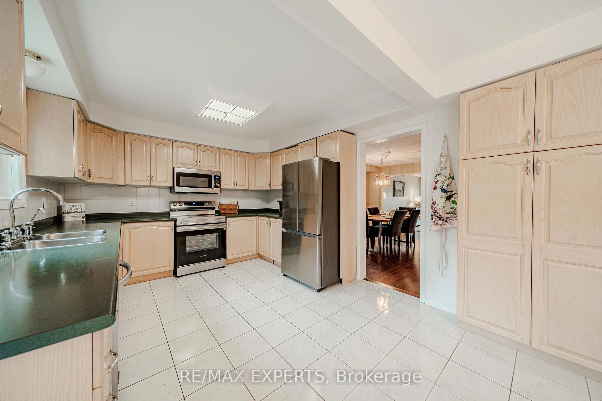 Photo 16 of 231 Mossbrook Square, Pickering, Highbush — HOMEH