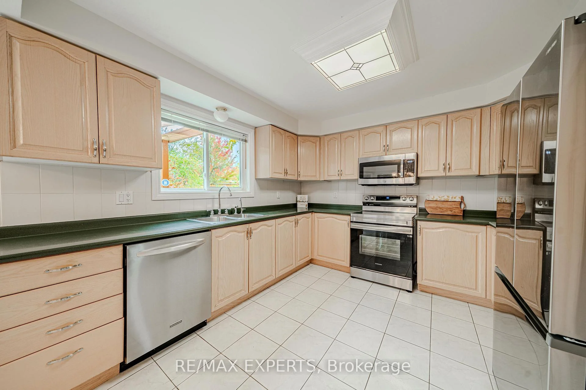 Photo 17 of 231 Mossbrook Square, Pickering, Highbush — HOMEH