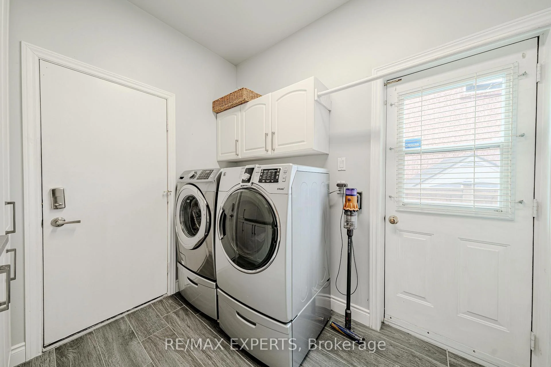 Photo 18 of 231 Mossbrook Square, Pickering, Highbush — HOMEH