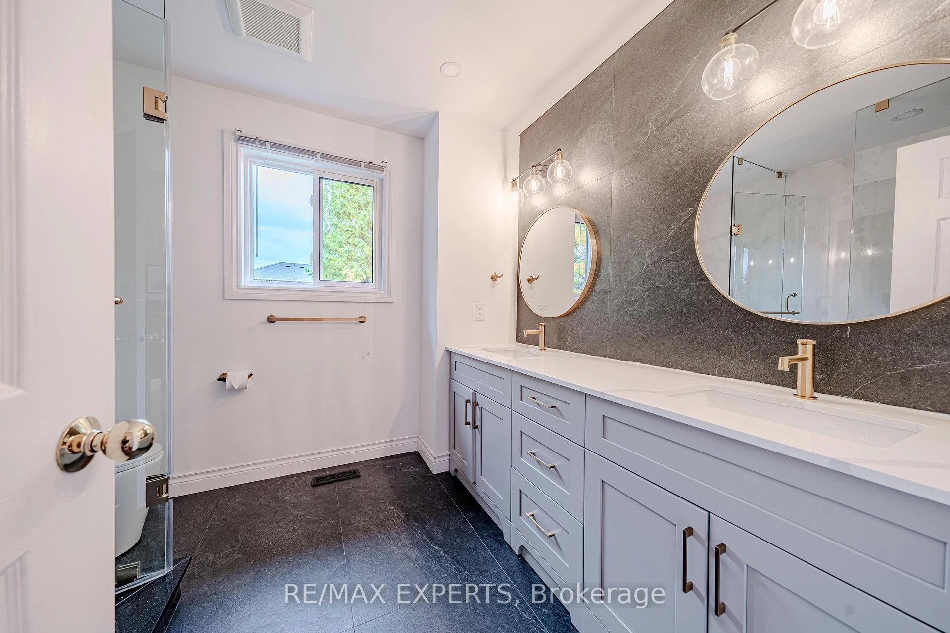 Photo 36 of 231 Mossbrook Square, Pickering, Highbush — HOMEH